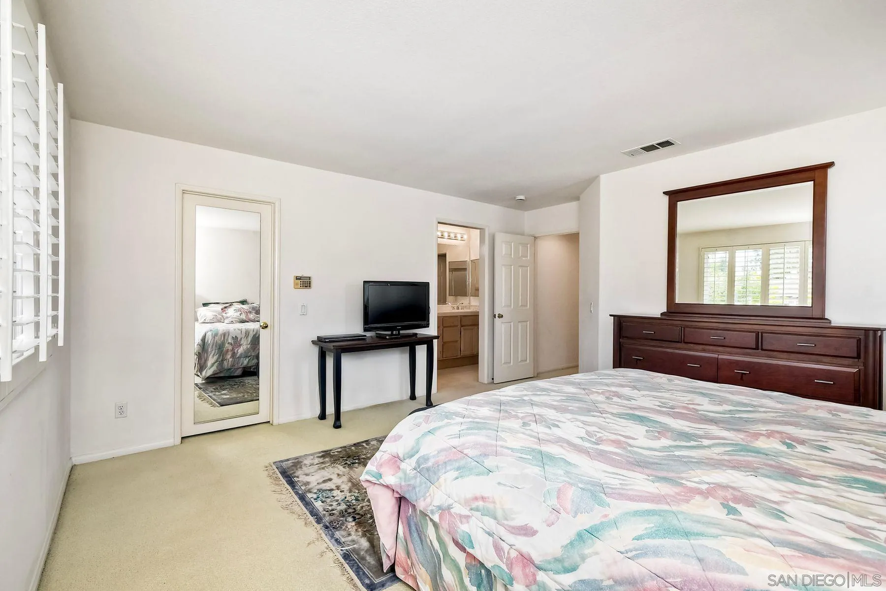 https://cdn.realtyfeed.com/cdn/127/250036737/67d7dcf4f689459e7300d997b957656a.webp