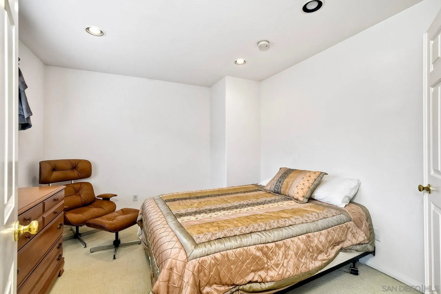 https://cdn.realtyfeed.com/cdn/127/250036737/77bf9bd6580f16d1cf543fe13b97d899.webp