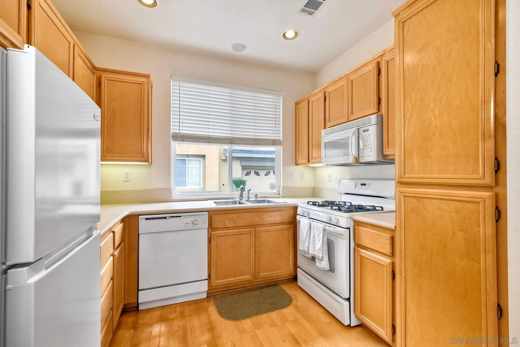 https://cdn.realtyfeed.com/cdn/127/250036737/974a28ec58e93bb3cf98cacd3d7dcfe5.webp