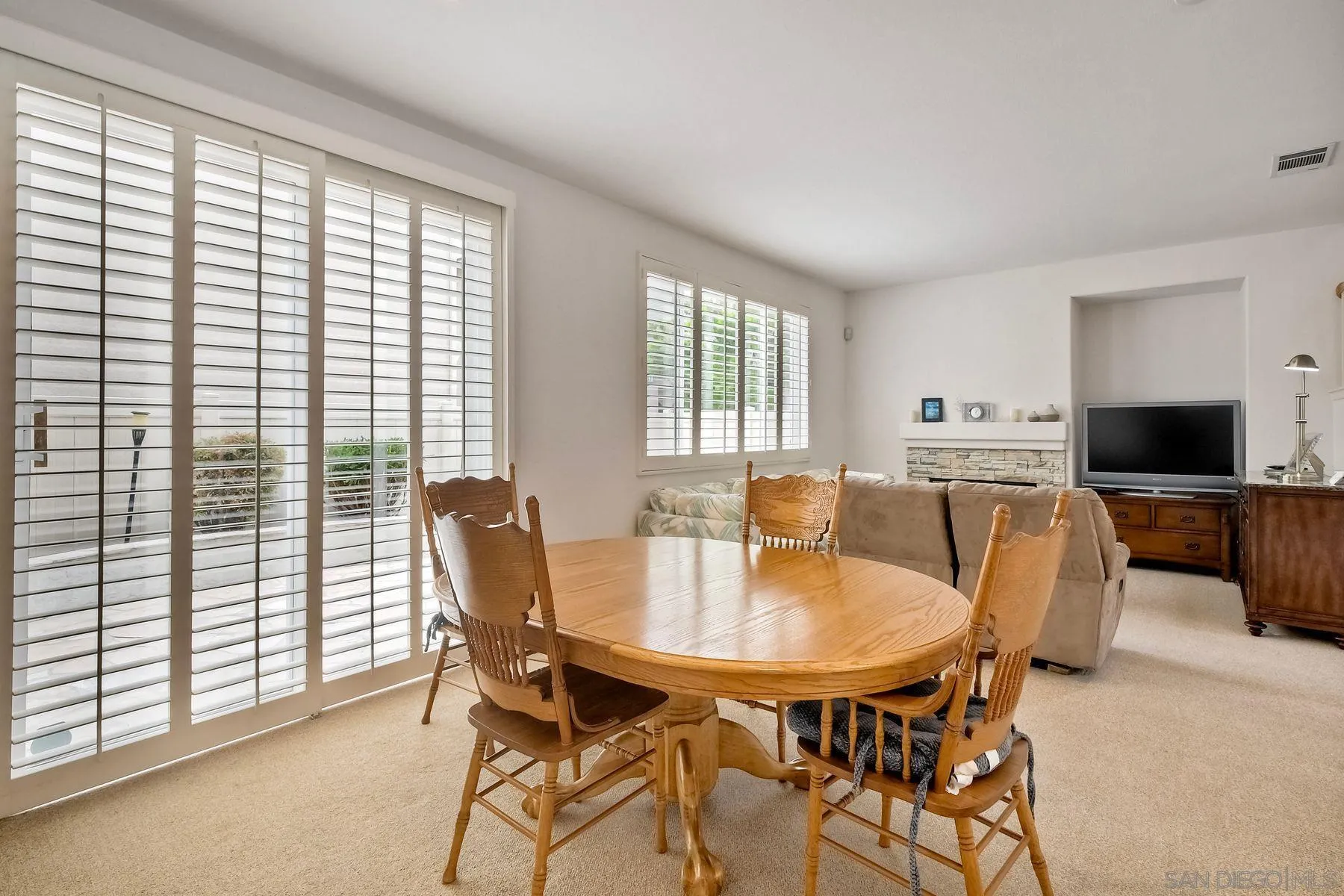 https://cdn.realtyfeed.com/cdn/127/250036737/c26bb1b7524b08fd5d28c0b705959c41.webp