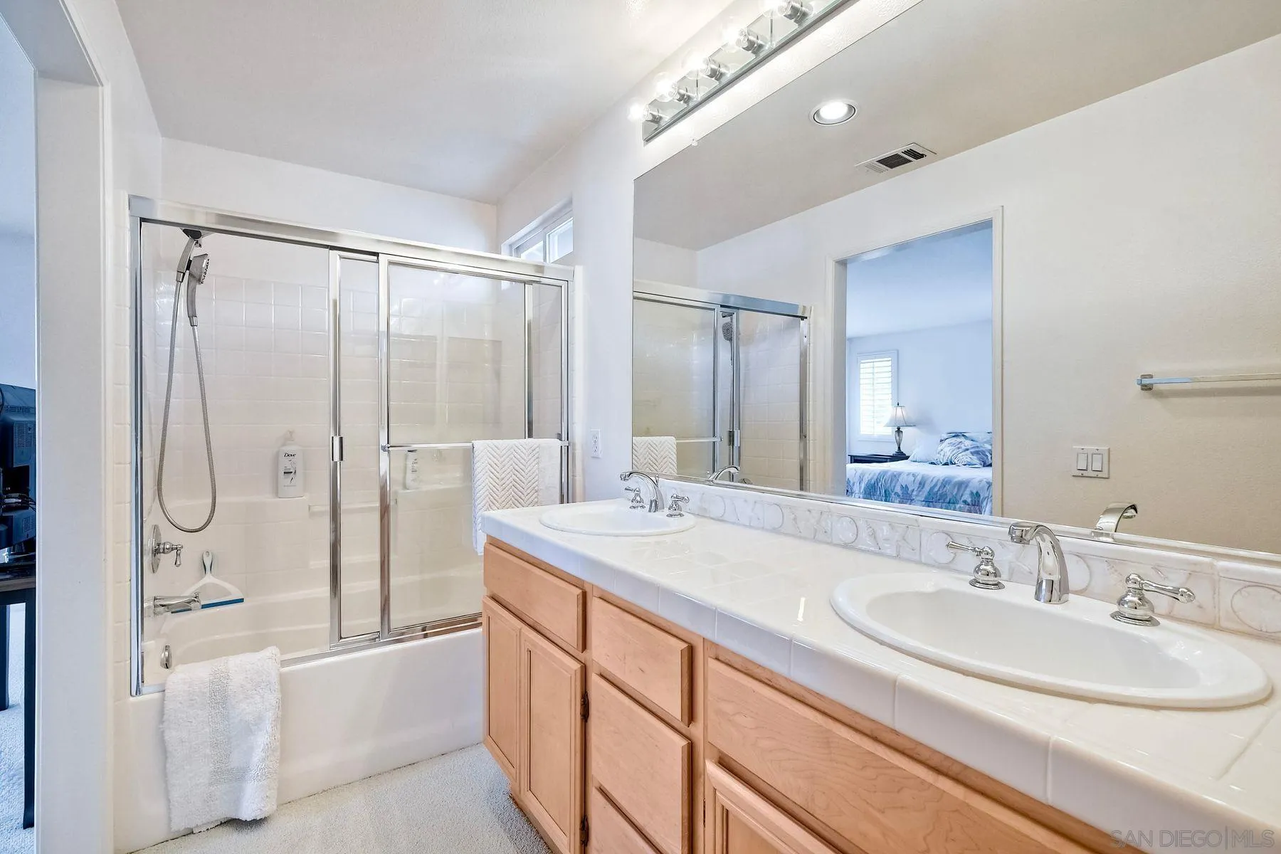 https://cdn.realtyfeed.com/cdn/127/250036737/f4f5935128b43752cce65d918b530bd8.webp