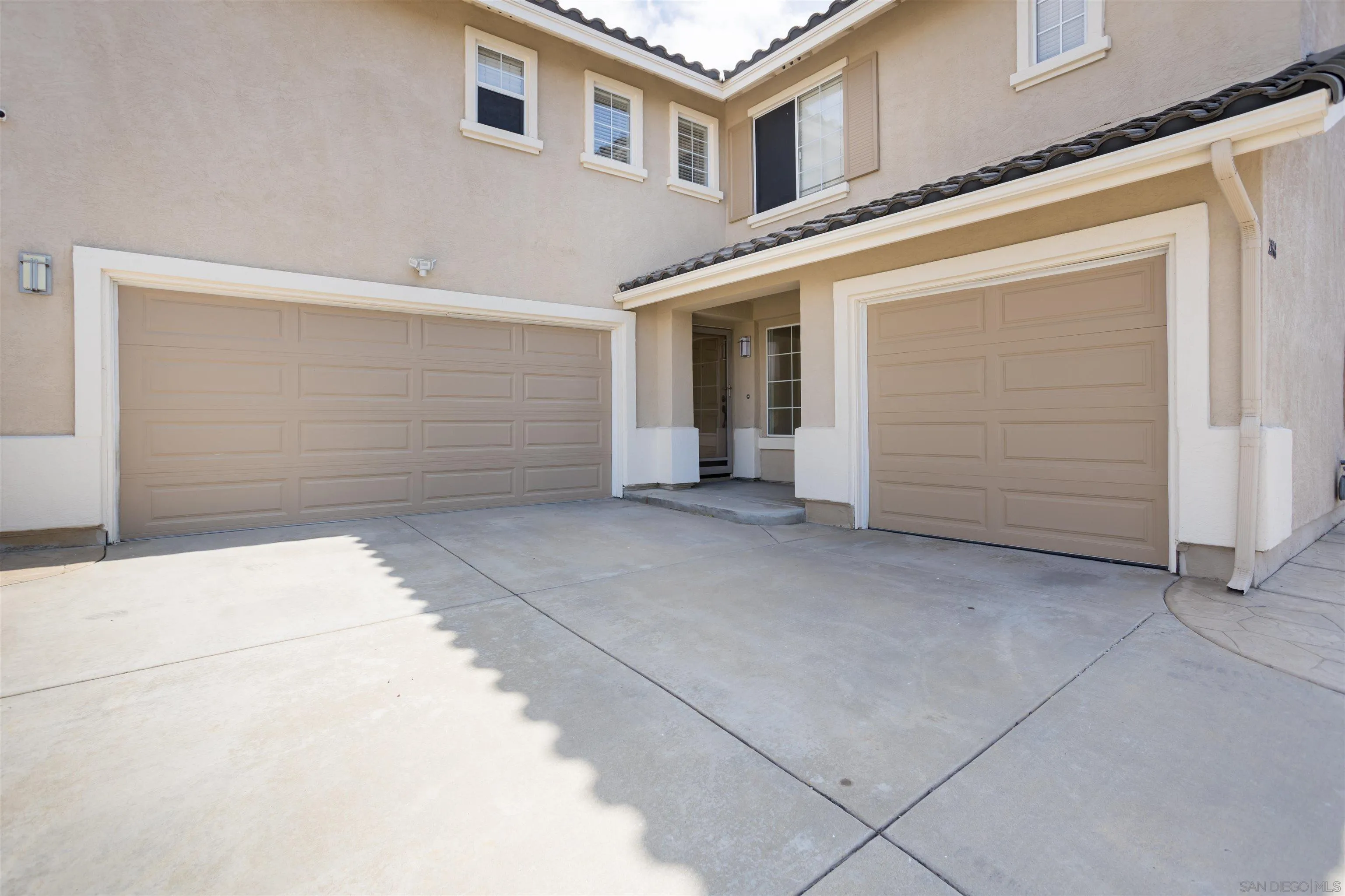 https://cdn.realtyfeed.com/cdn/127/250036740/050dea1abc504e133822d9e71932f023.webp