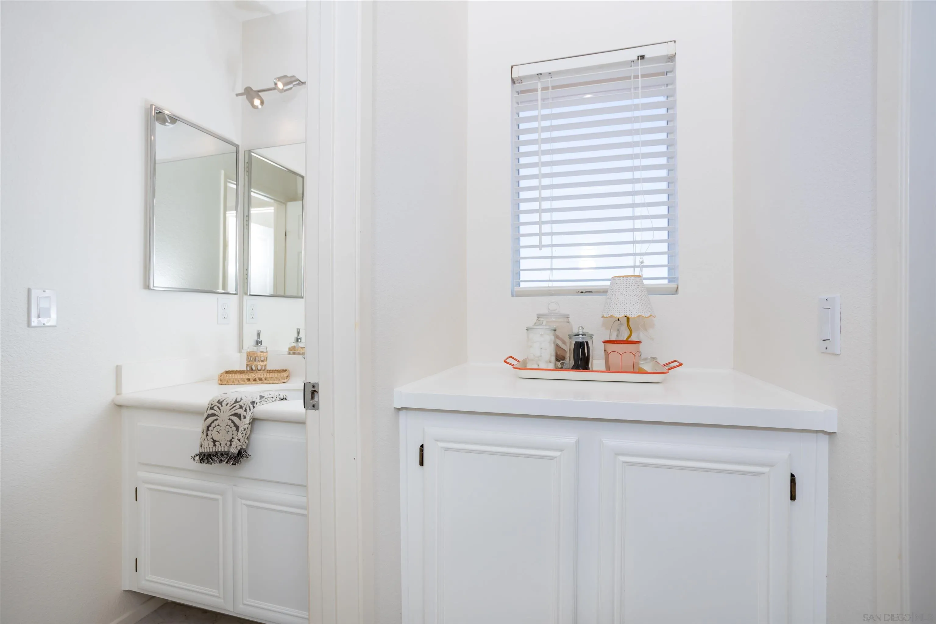 https://cdn.realtyfeed.com/cdn/127/250036740/8c85d5ea3558989fa379c6adef6e0618.webp
