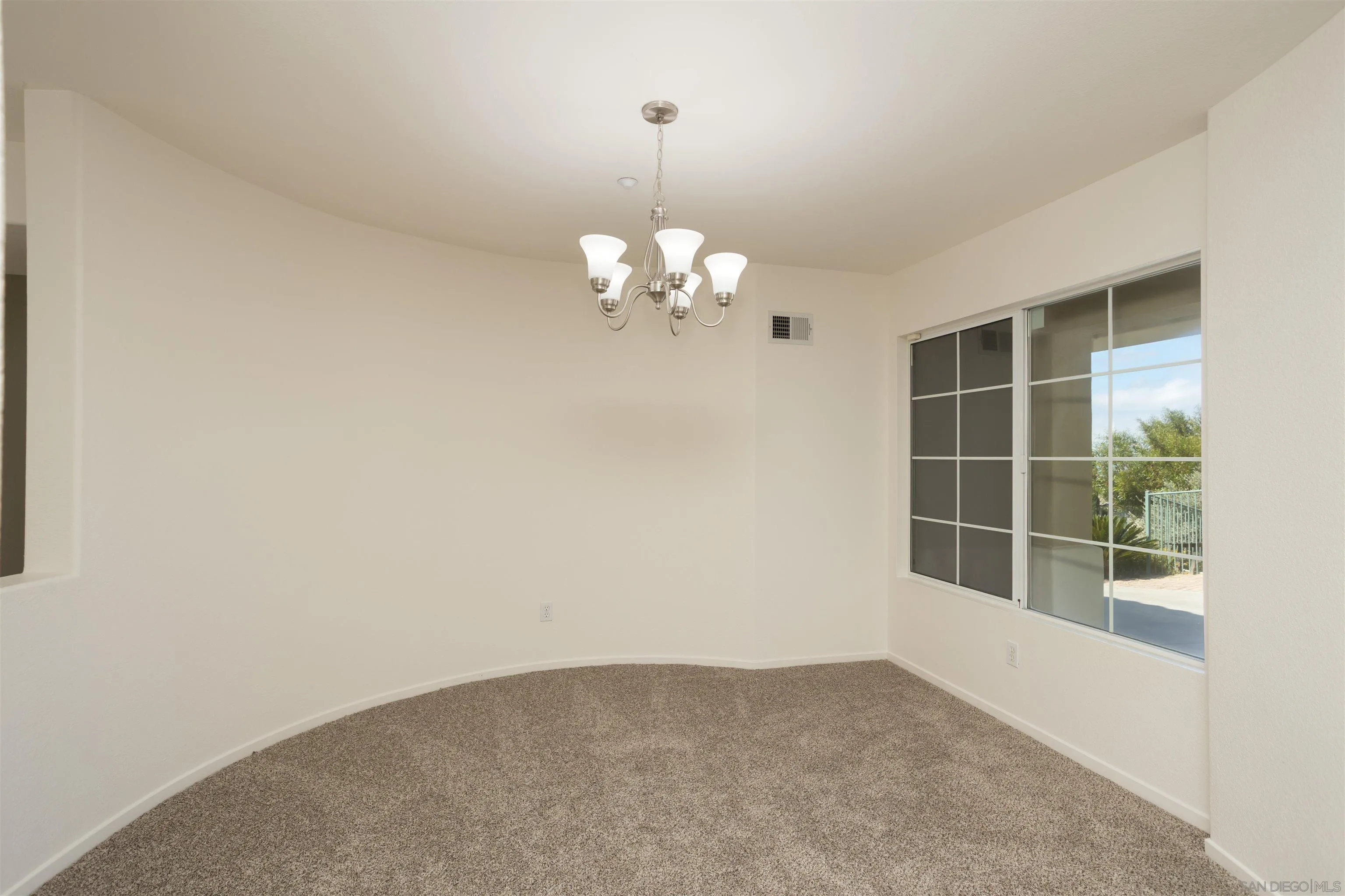 https://cdn.realtyfeed.com/cdn/127/250036740/8ec84767d6c001a0b67a473de4912f65.webp
