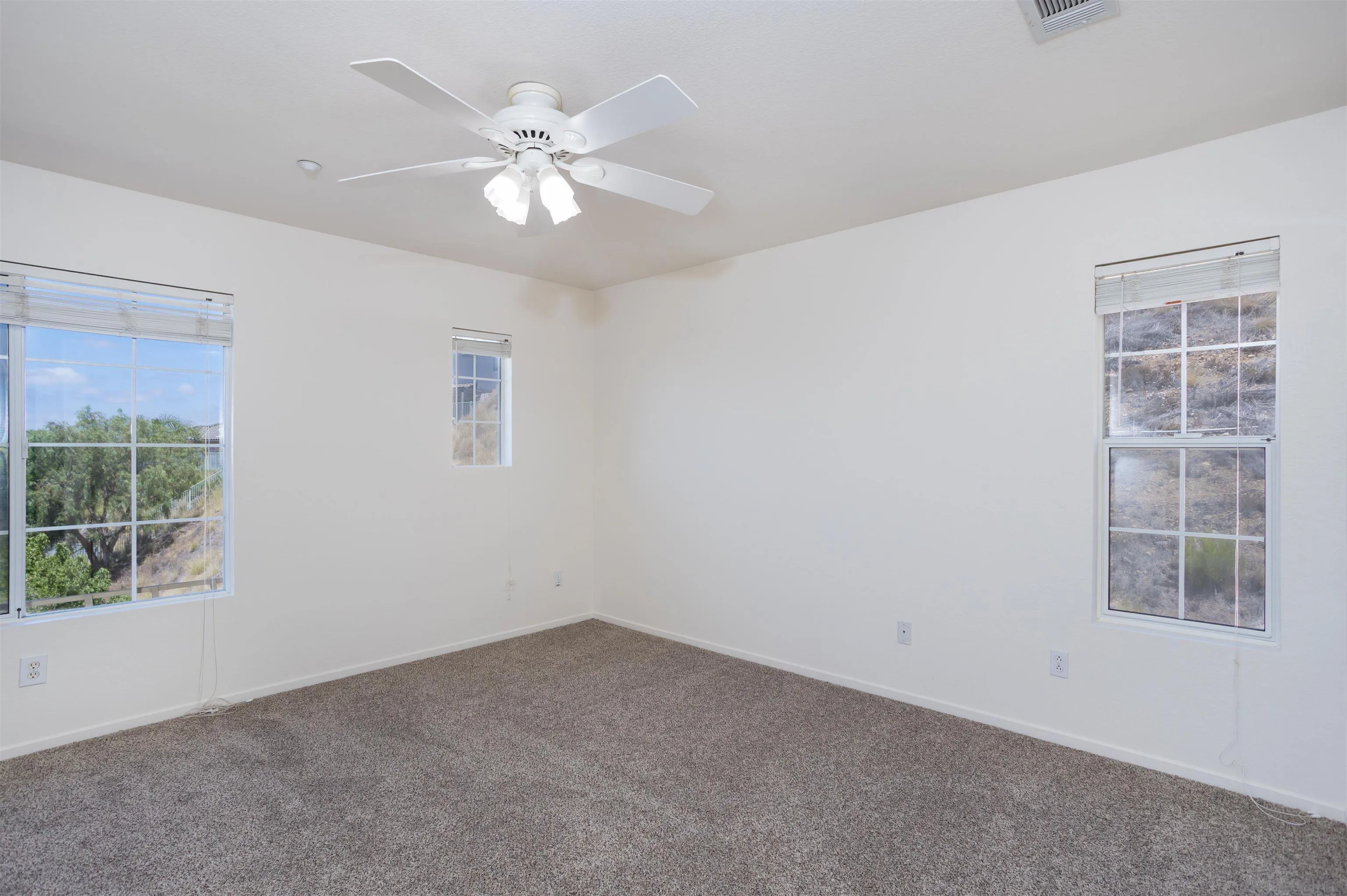 https://cdn.realtyfeed.com/cdn/127/250036740/abcde6e61670b19eb08ff55b52a67777.webp