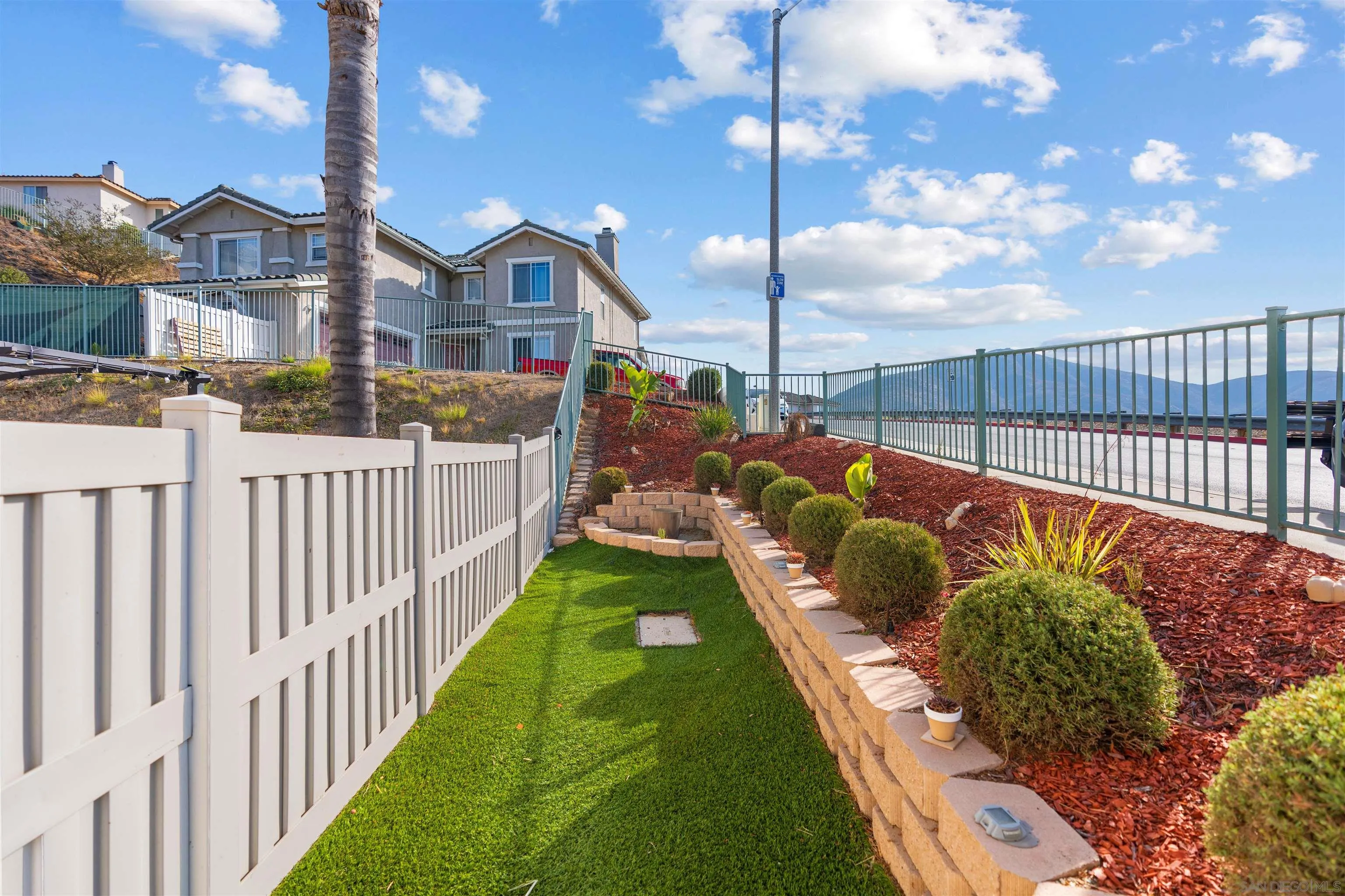 https://cdn.realtyfeed.com/cdn/127/250036740/c2cb061bdc20ea685569cf3b04843ca2.webp