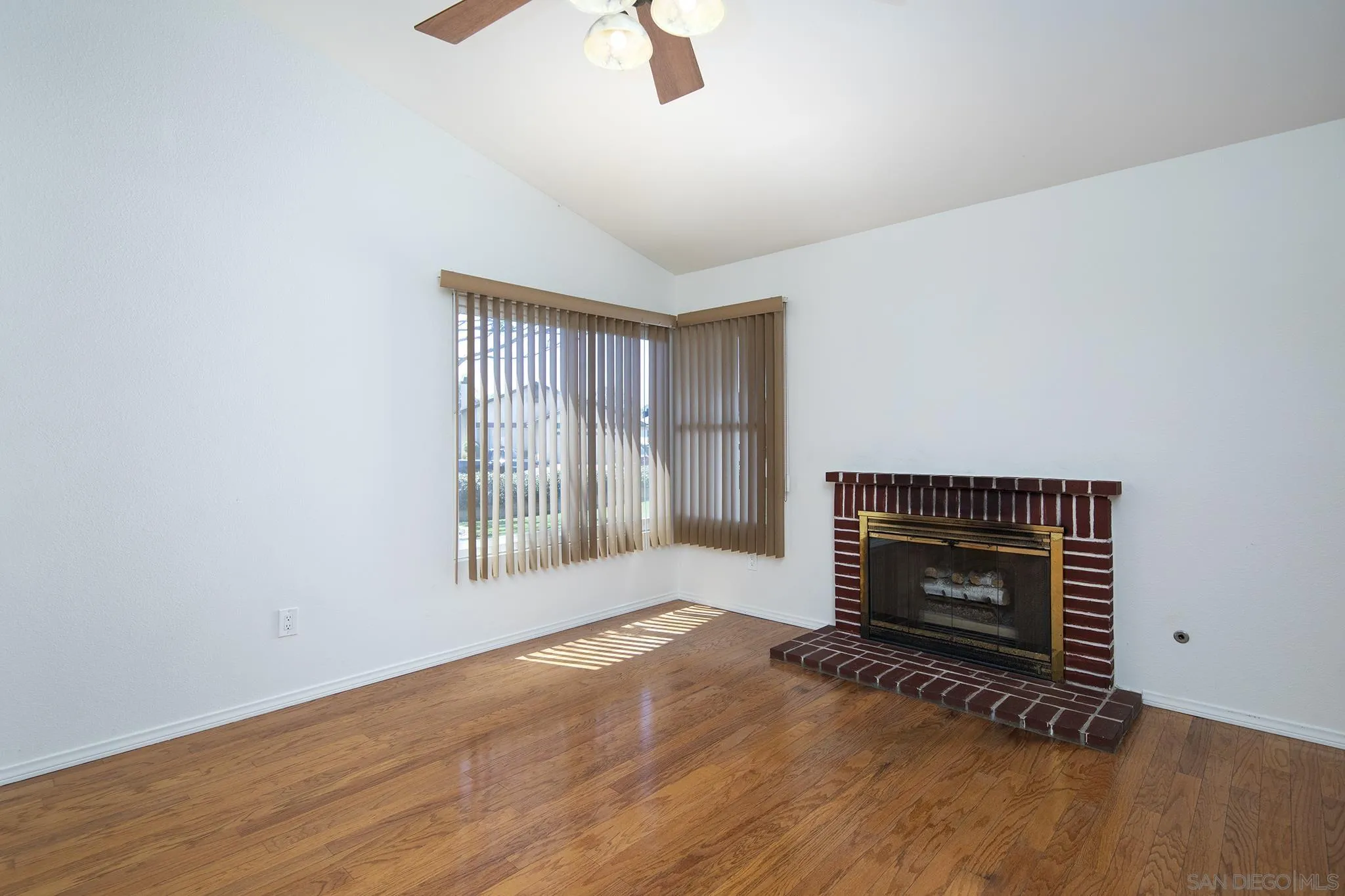 https://cdn.realtyfeed.com/cdn/127/250036743/40302259af2dfc387d6d3ab3ad7b4aa3.webp