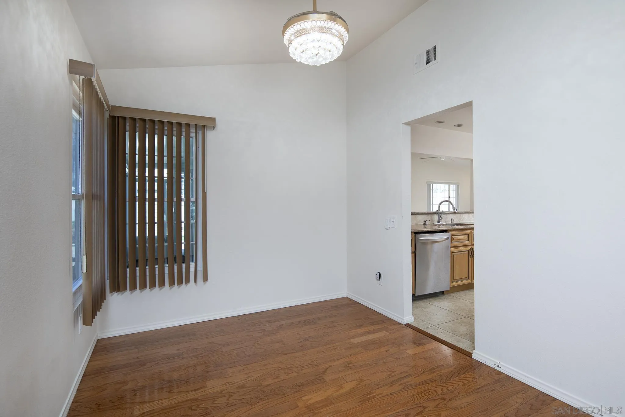 https://cdn.realtyfeed.com/cdn/127/250036743/79cfa8a22ea09b6c8335efd1e24e4765.webp
