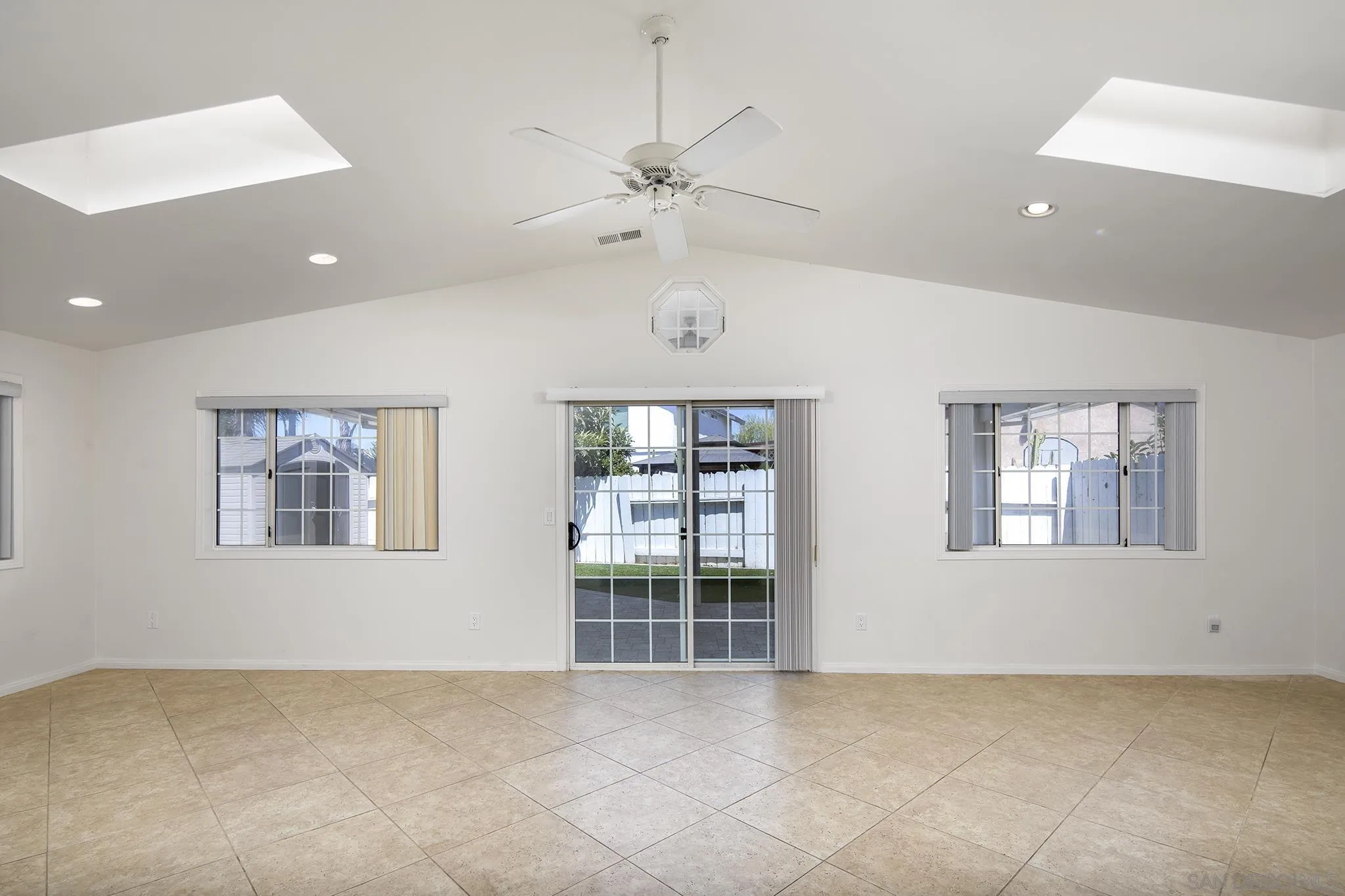 https://cdn.realtyfeed.com/cdn/127/250036743/7cac4010417c09d5d1baa1510fcc18f8.webp