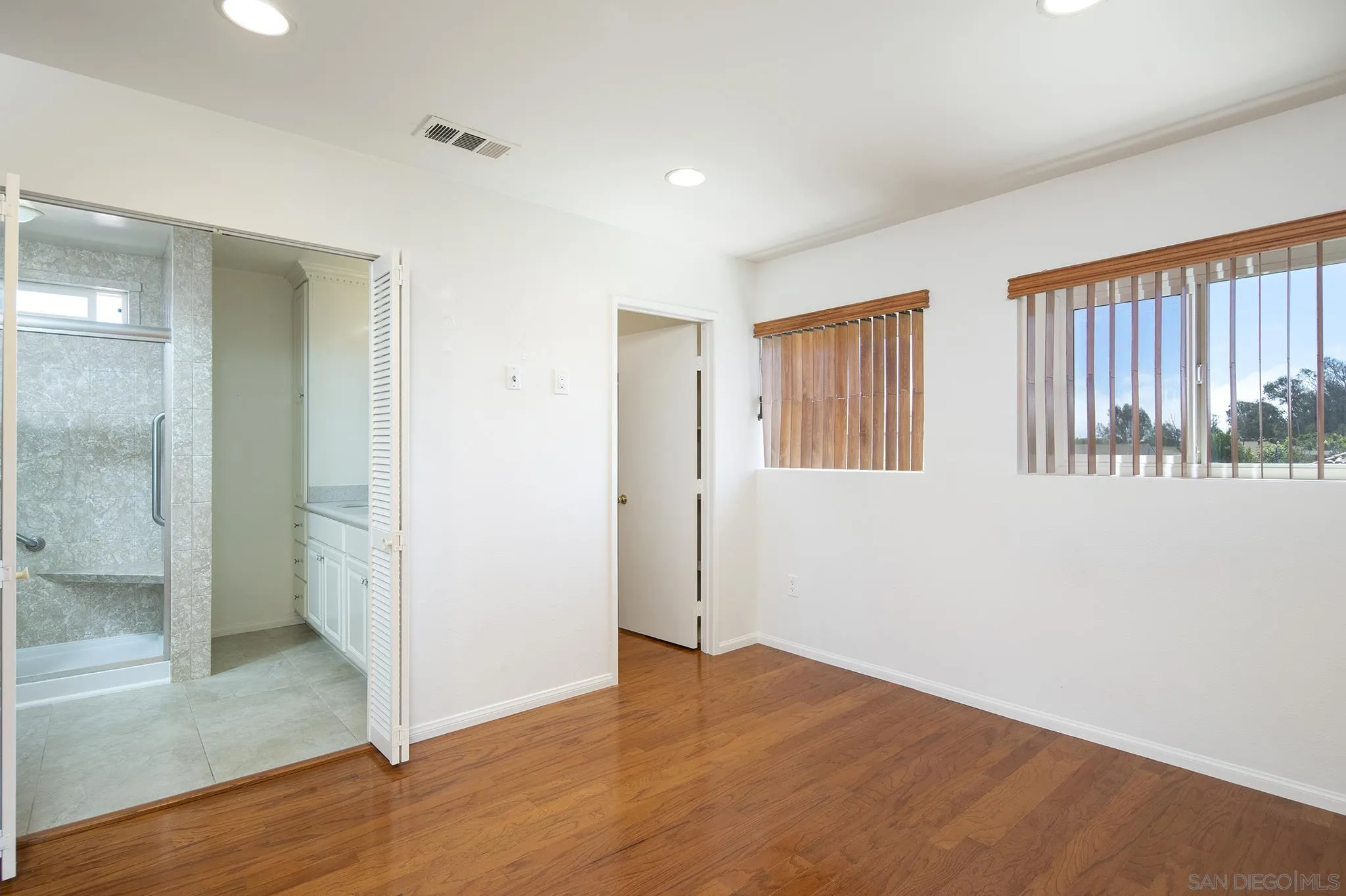 https://cdn.realtyfeed.com/cdn/127/250036743/8244392b5819d994b7e482f5944f93cc.webp