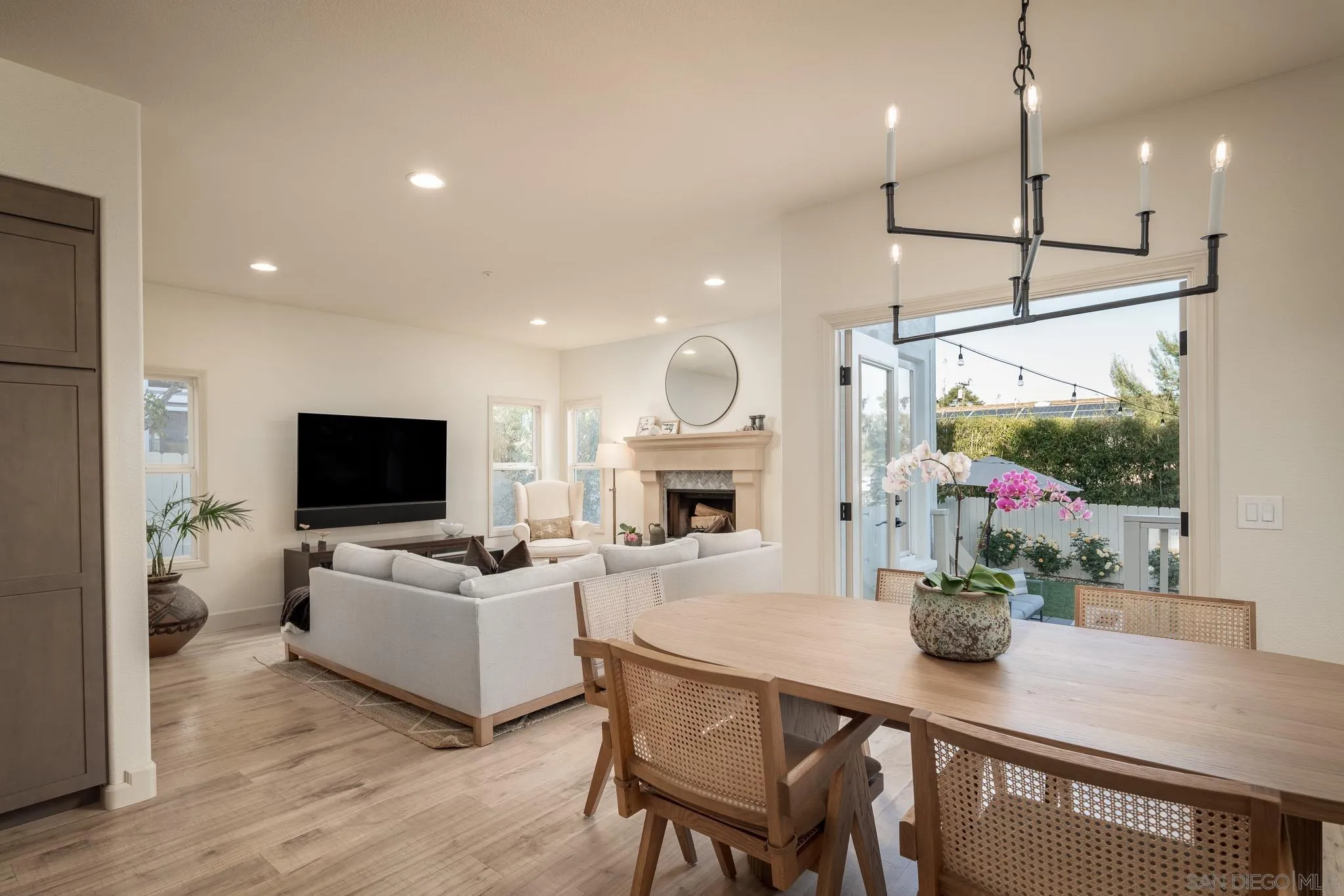 https://cdn.realtyfeed.com/cdn/127/250036746/24db605a8fa24374e6a53595ce7b209d.webp