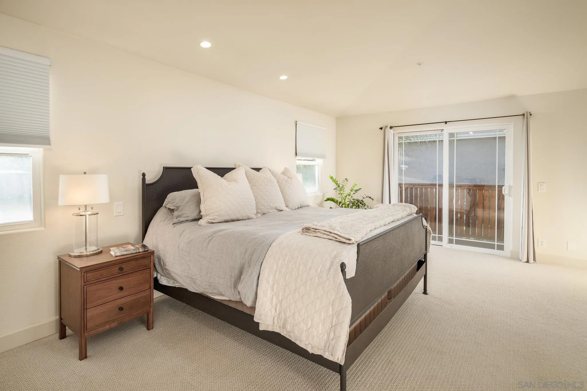 https://cdn.realtyfeed.com/cdn/127/250036746/588a6bf16b1544a5ba11d23756329fc7.webp