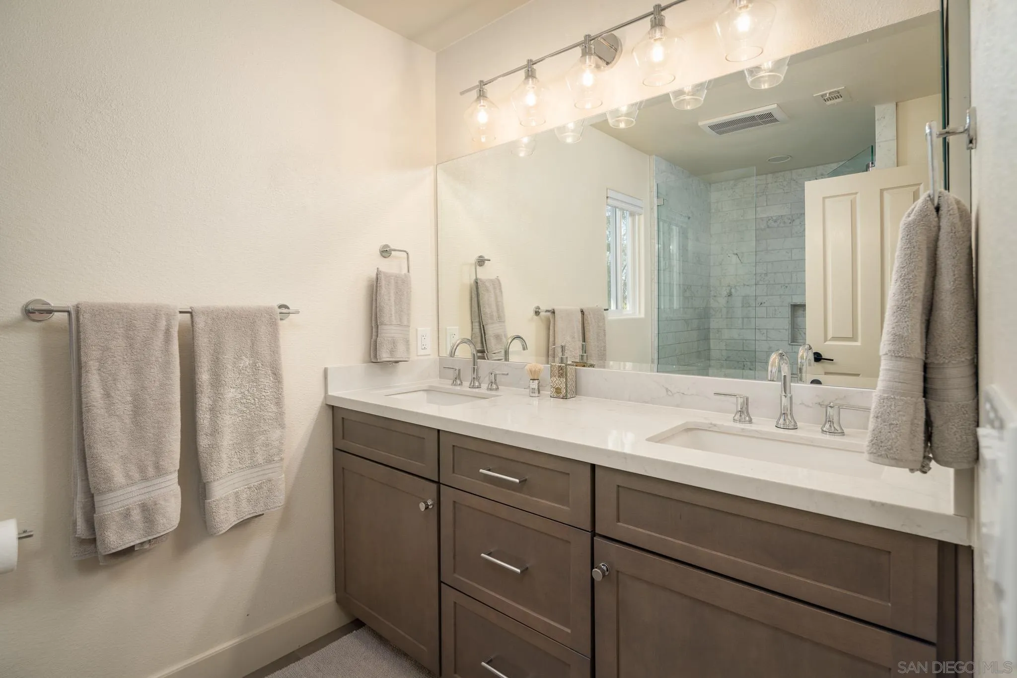 https://cdn.realtyfeed.com/cdn/127/250036746/de1f695c53fcded74efb499f5d24713e.webp