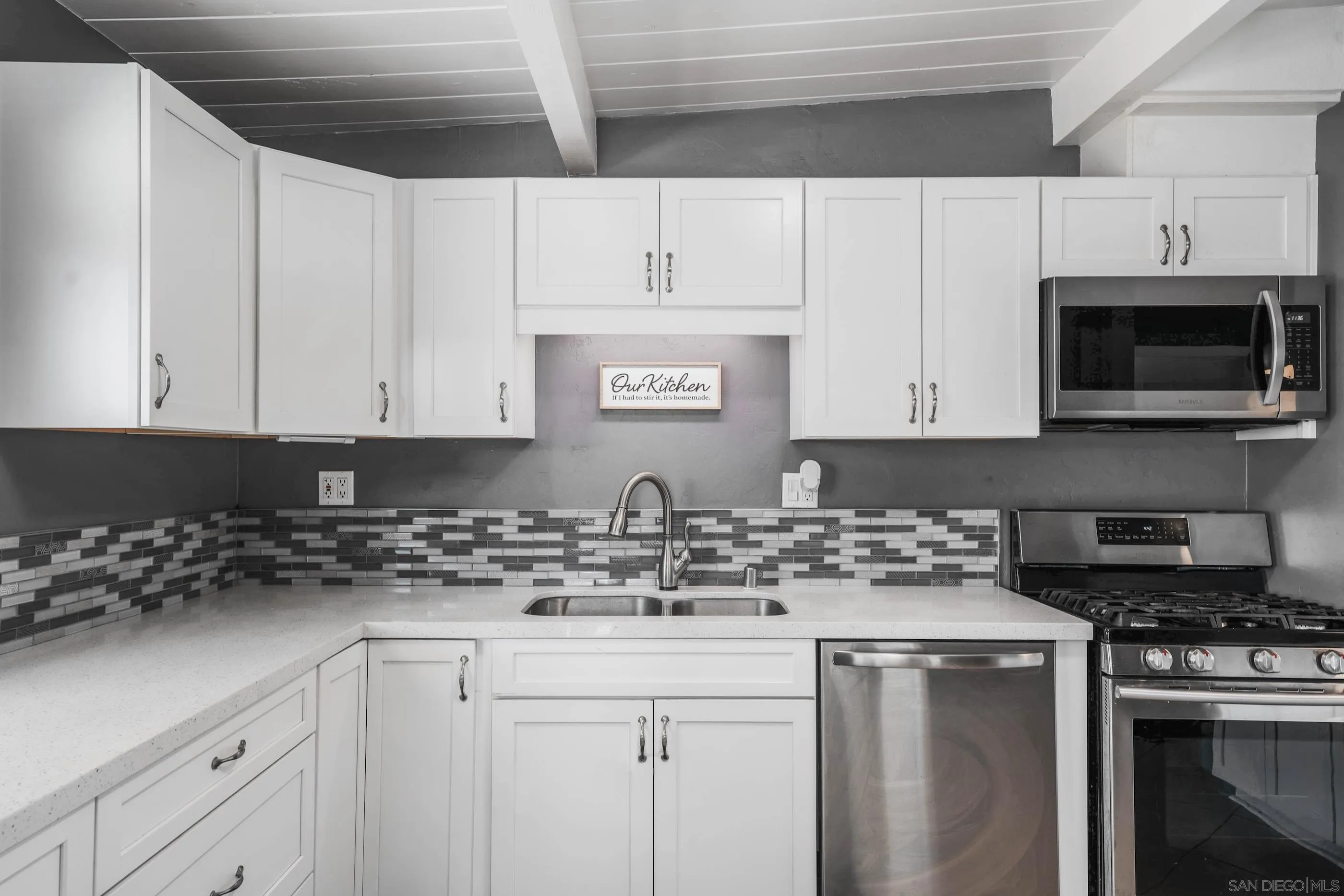 https://cdn.realtyfeed.com/cdn/127/250036747/871cdd995c5bb24a7201101864f93739.webp