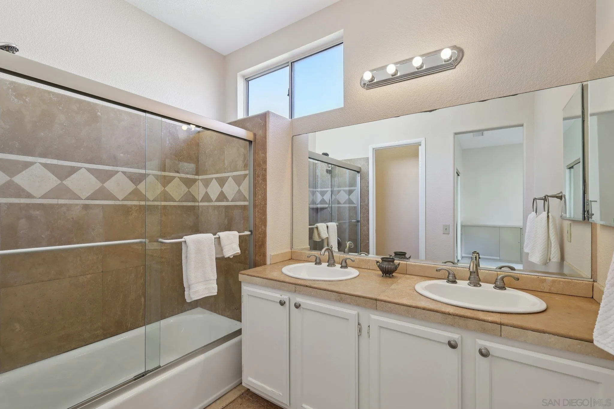 https://cdn.realtyfeed.com/cdn/127/250036748/72fdfecbc4c3ecaf94fad04a426a9a11.webp