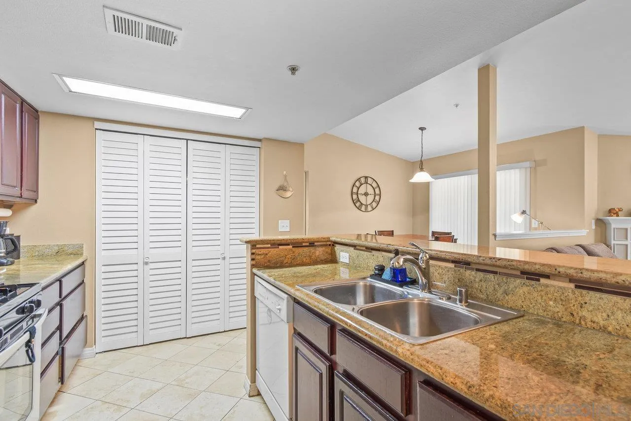 https://cdn.realtyfeed.com/cdn/127/250036752/c17f4203c6b7b2adf9ecacab468349a8.webp
