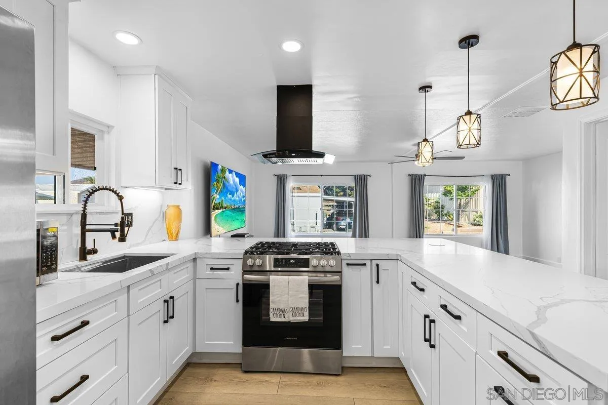 https://cdn.realtyfeed.com/cdn/127/250036754/28145ccf0b377e2a98453fa352204e41.webp