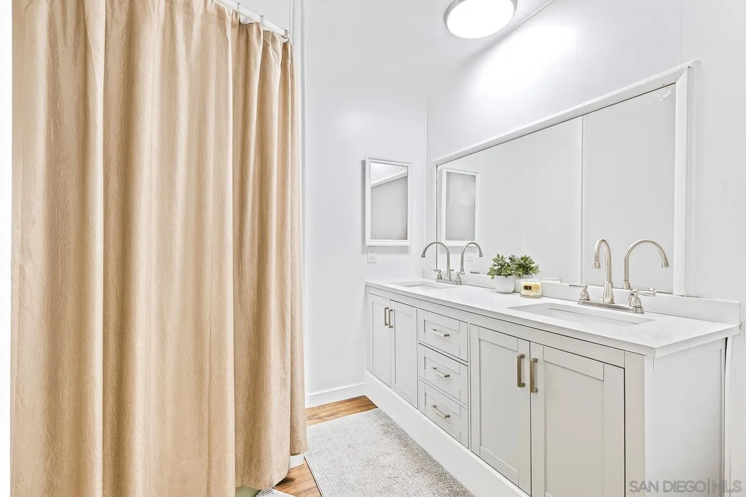 https://cdn.realtyfeed.com/cdn/127/250036754/2b67aeb5485f1474df885e7c43003283.webp