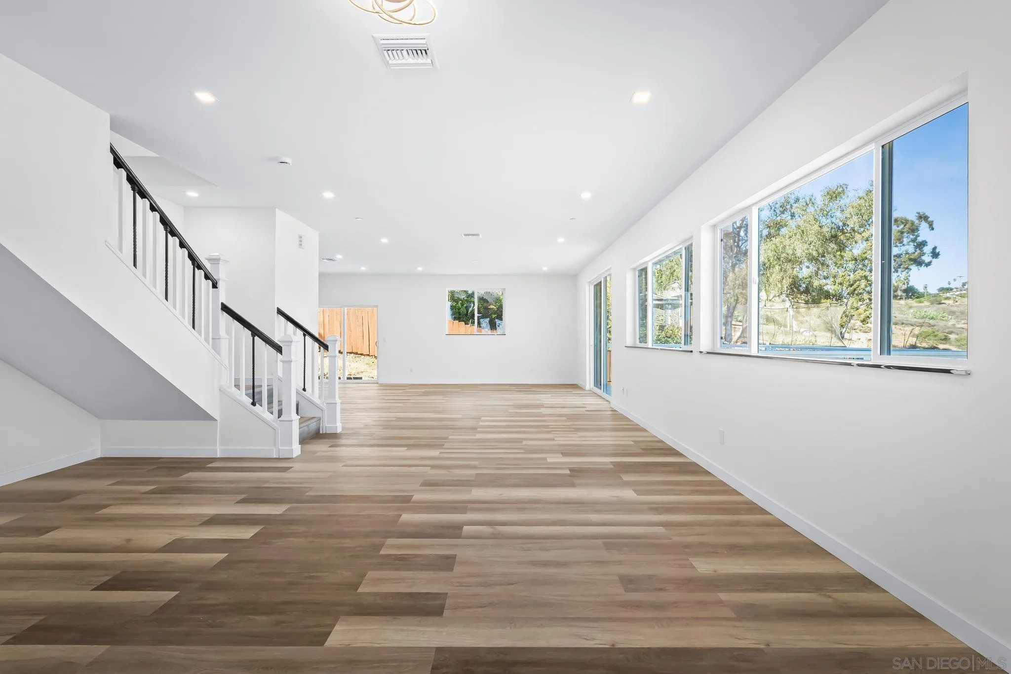 https://cdn.realtyfeed.com/cdn/127/250036761/01d5728958d5802908d6afb8c31b3cae.webp
