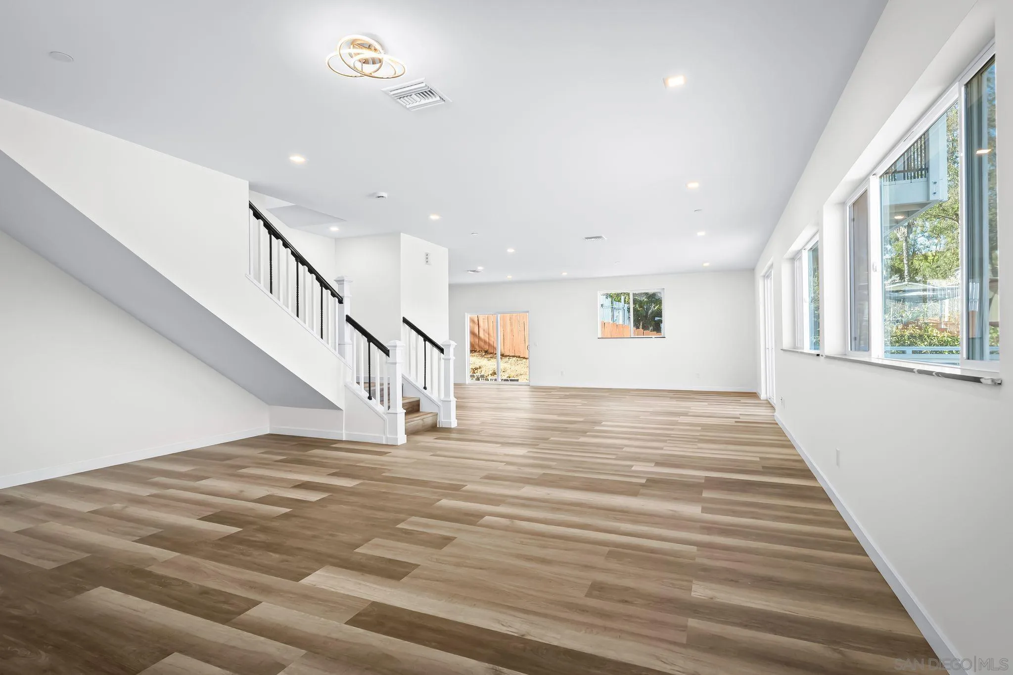 https://cdn.realtyfeed.com/cdn/127/250036761/0b64ea05948d4dffe2d897e01b688102.webp