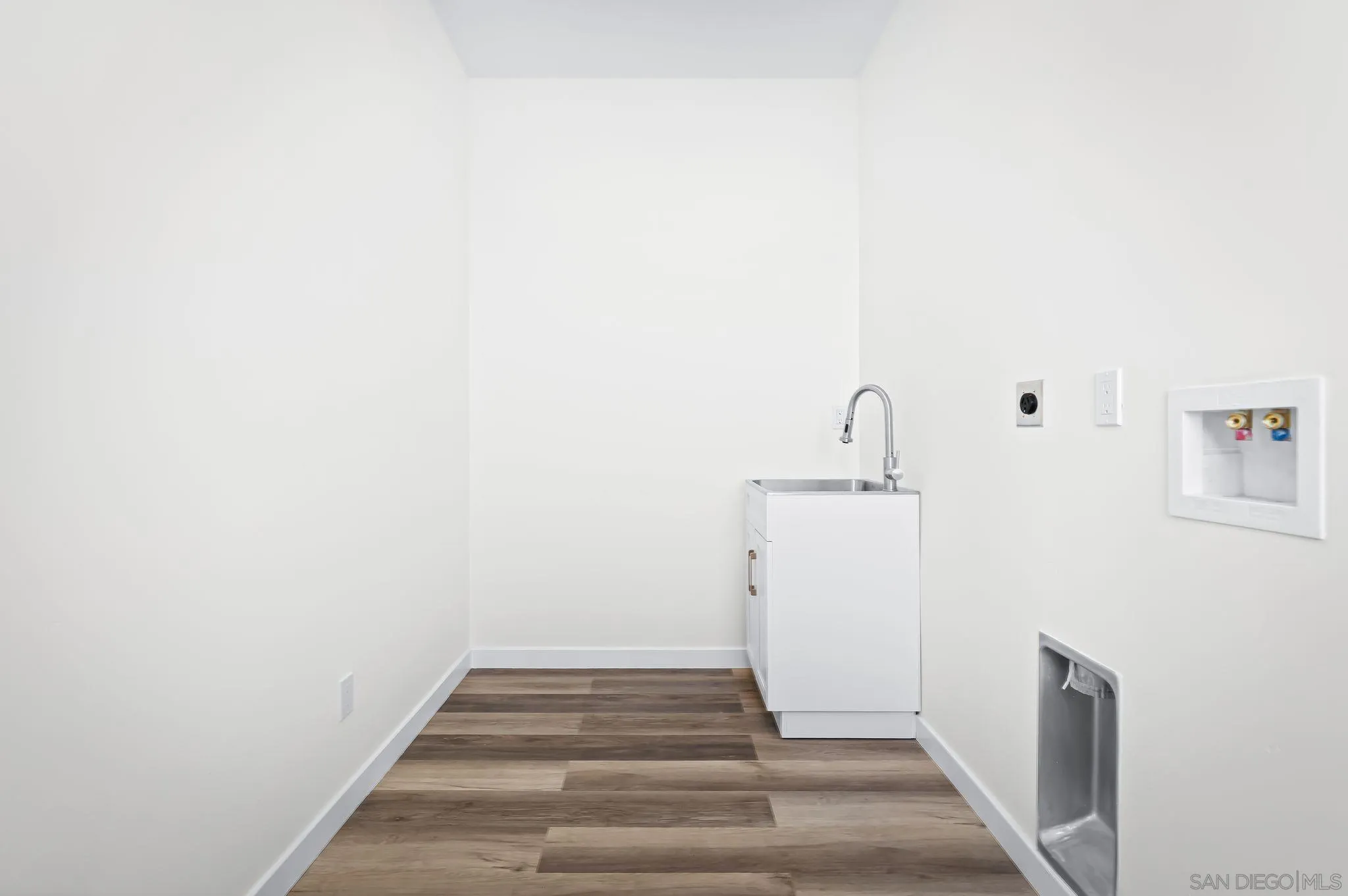 https://cdn.realtyfeed.com/cdn/127/250036761/2280ab9a1083b353b766f50d20383e8f.webp