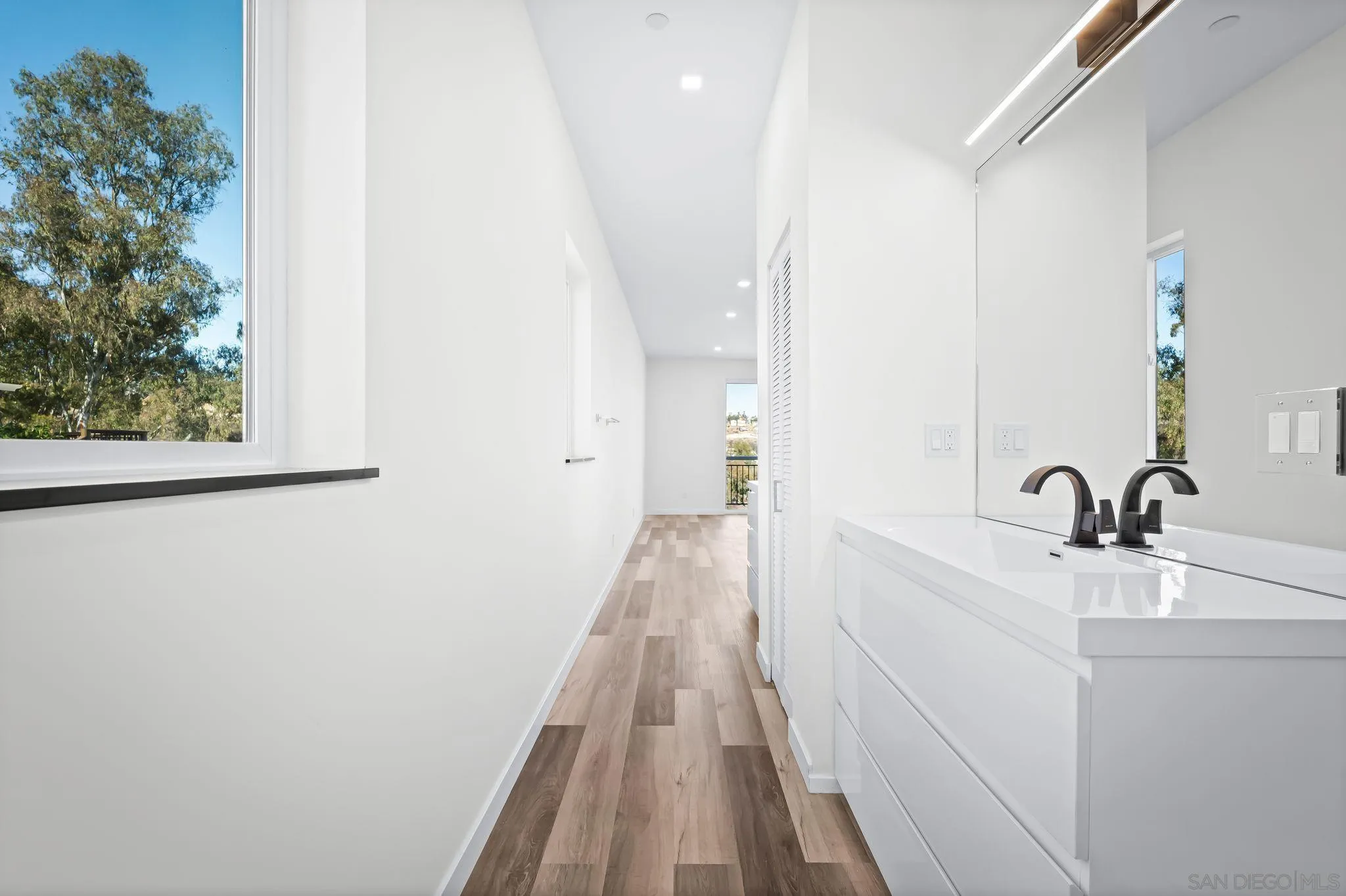 https://cdn.realtyfeed.com/cdn/127/250036761/407ebdb92635e543972fb97fc5330cb0.webp