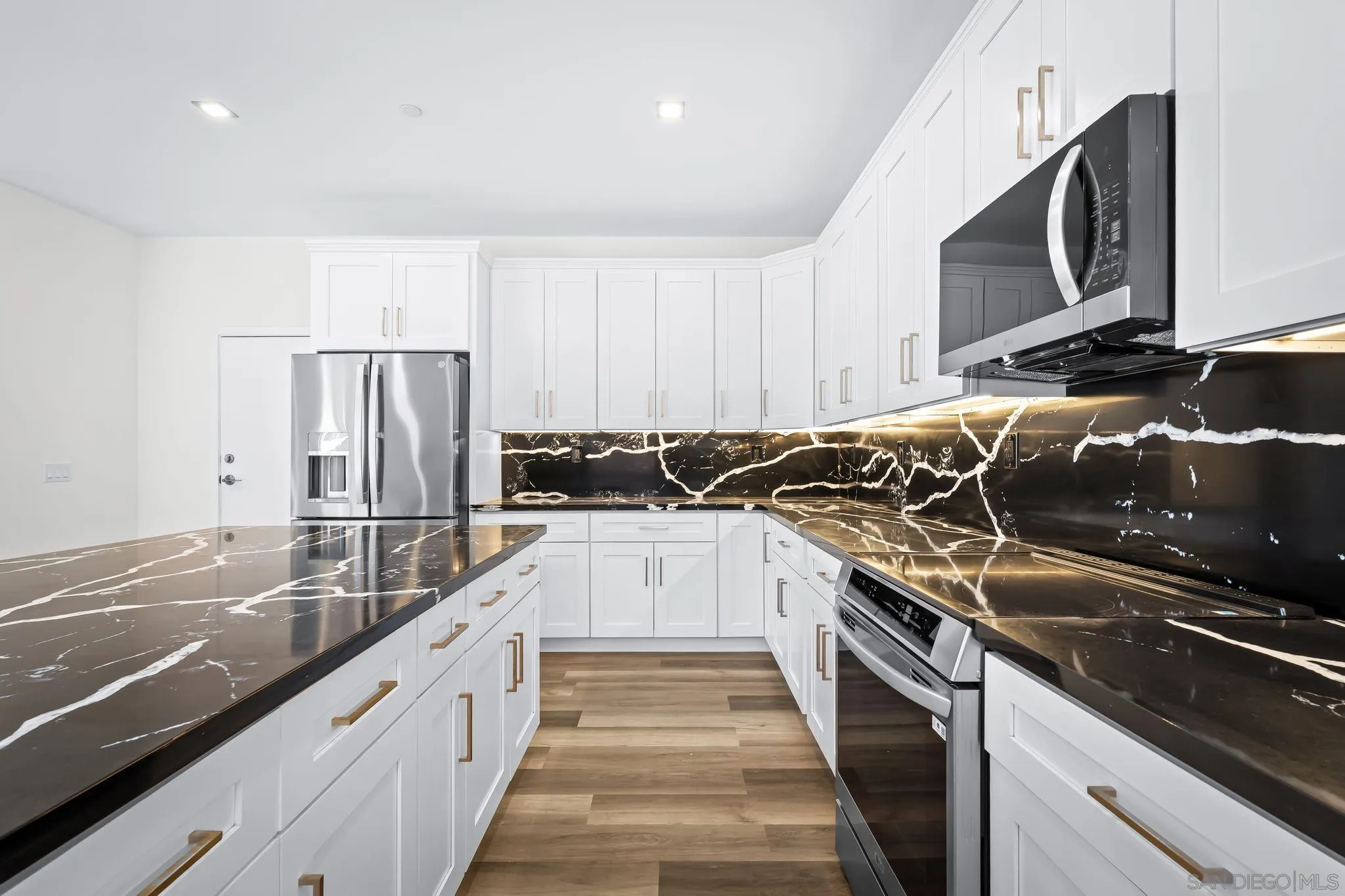 https://cdn.realtyfeed.com/cdn/127/250036761/446bbf52f9fd4c0b576bb4cacf9eebc8.webp