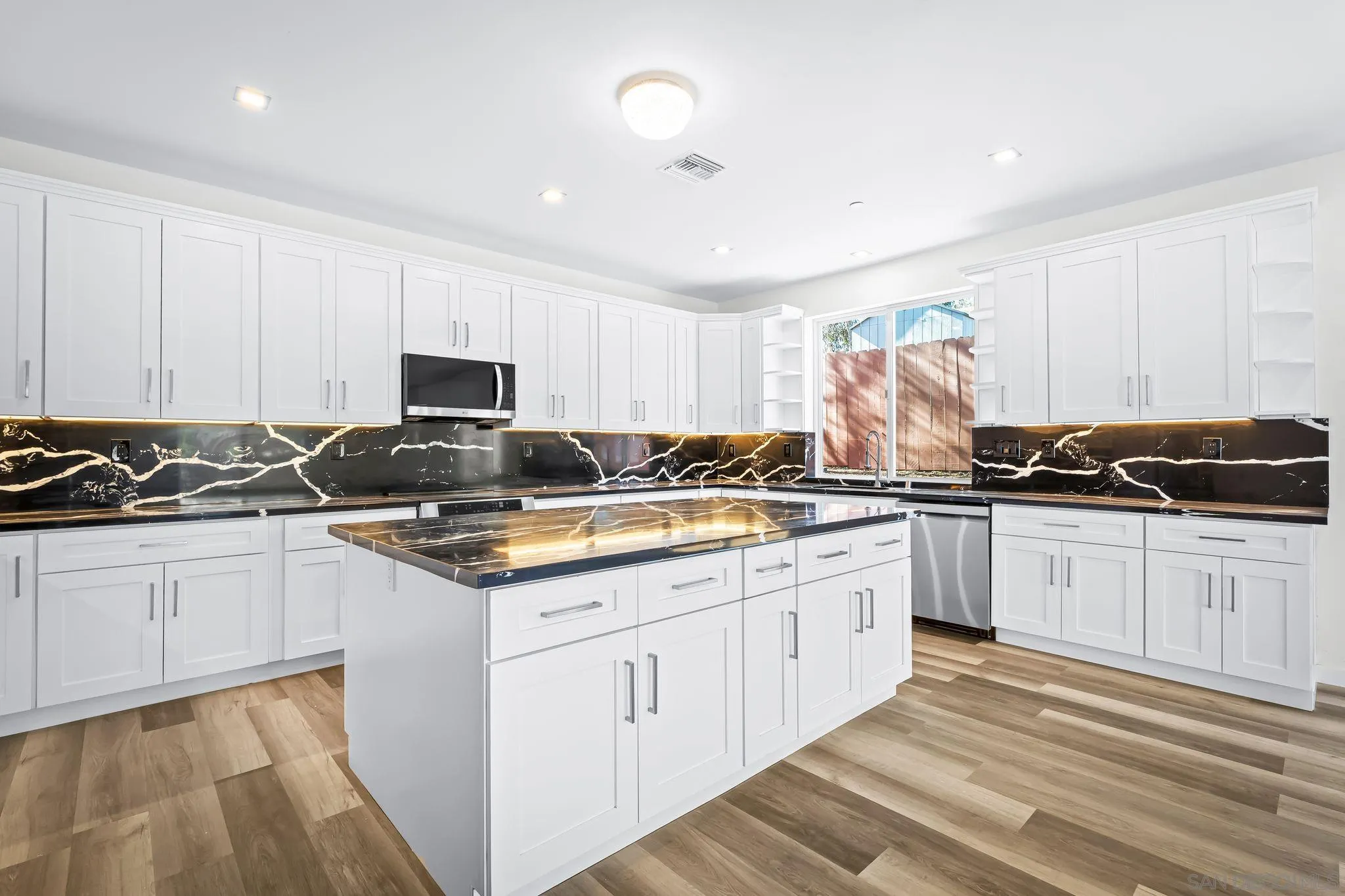 https://cdn.realtyfeed.com/cdn/127/250036761/61366acf706447d1ac3eca9138af84e7.webp