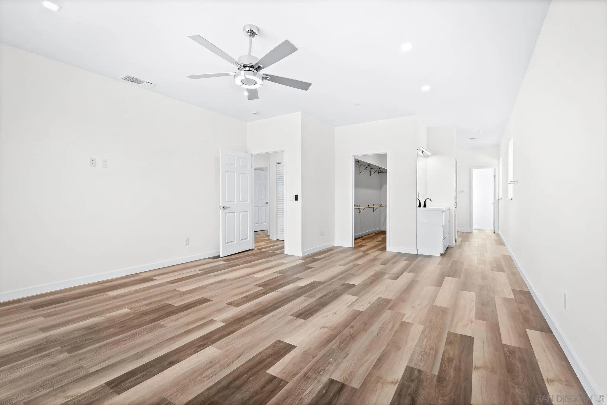 https://cdn.realtyfeed.com/cdn/127/250036761/7c49e65c63da15050961ab9eb3035200.webp