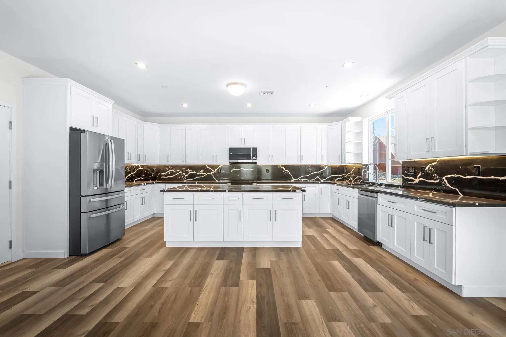 https://cdn.realtyfeed.com/cdn/127/250036761/8dd9706528975019de0434d7d3717857.webp