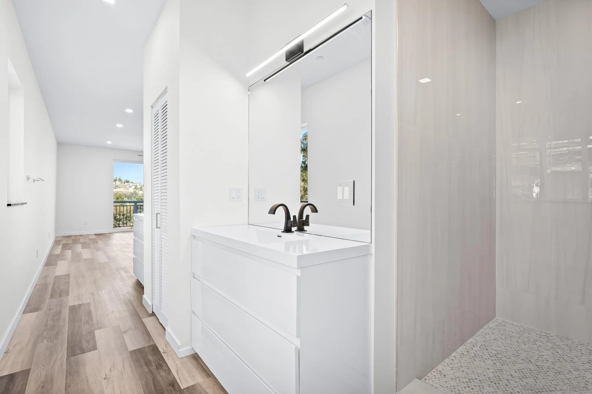 https://cdn.realtyfeed.com/cdn/127/250036761/8e3a63b70c90f0329fb6716f9f9e4b2b.webp