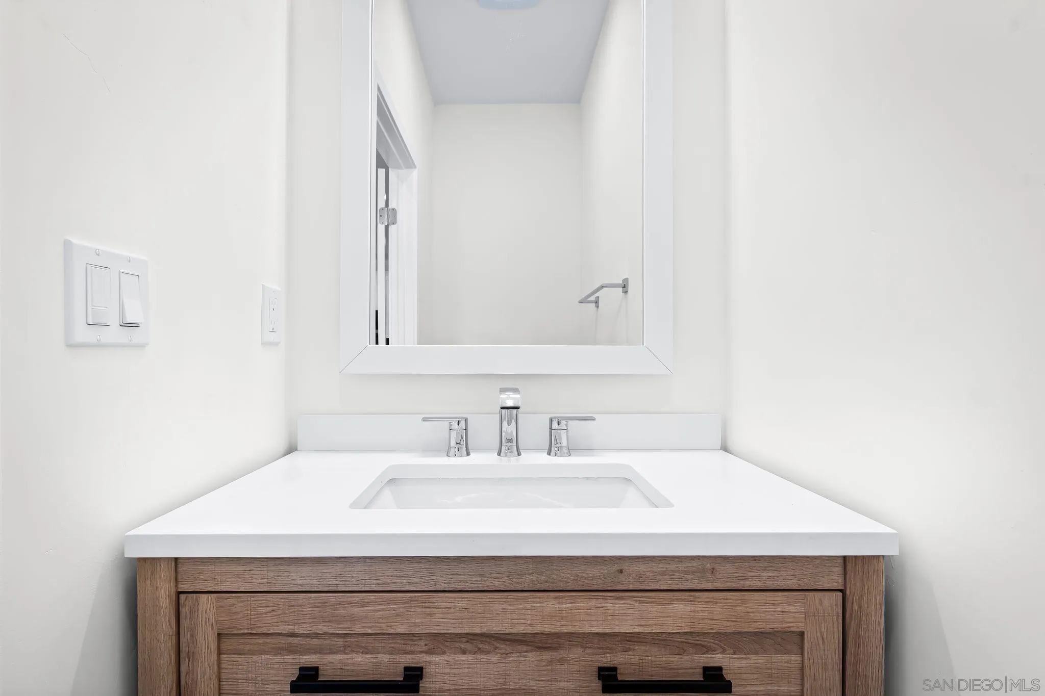 https://cdn.realtyfeed.com/cdn/127/250036761/c2d1f99809894d2a3850d0b4750bc359.webp