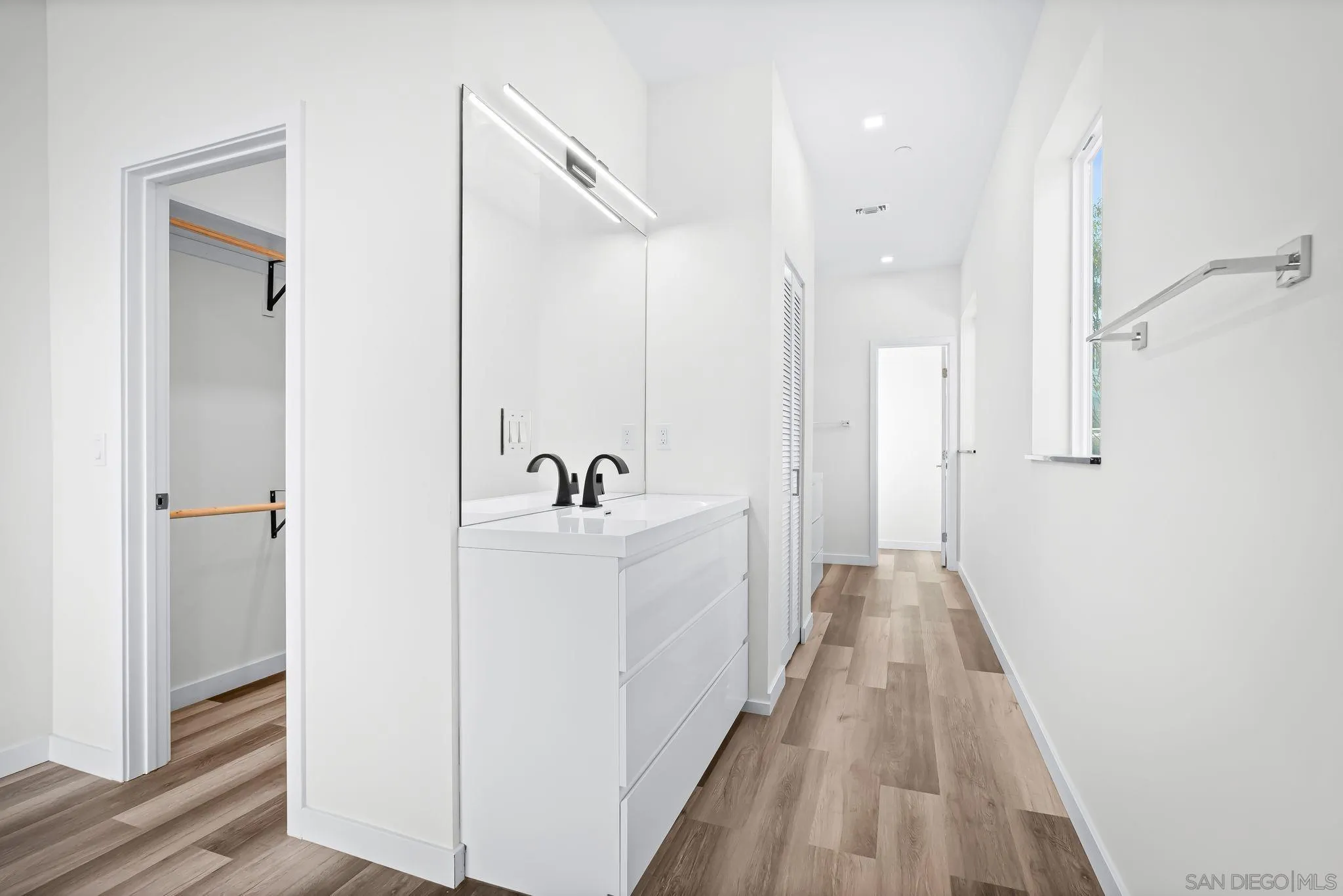 https://cdn.realtyfeed.com/cdn/127/250036761/ebd4dd4751695151191fc8b94767fd4c.webp