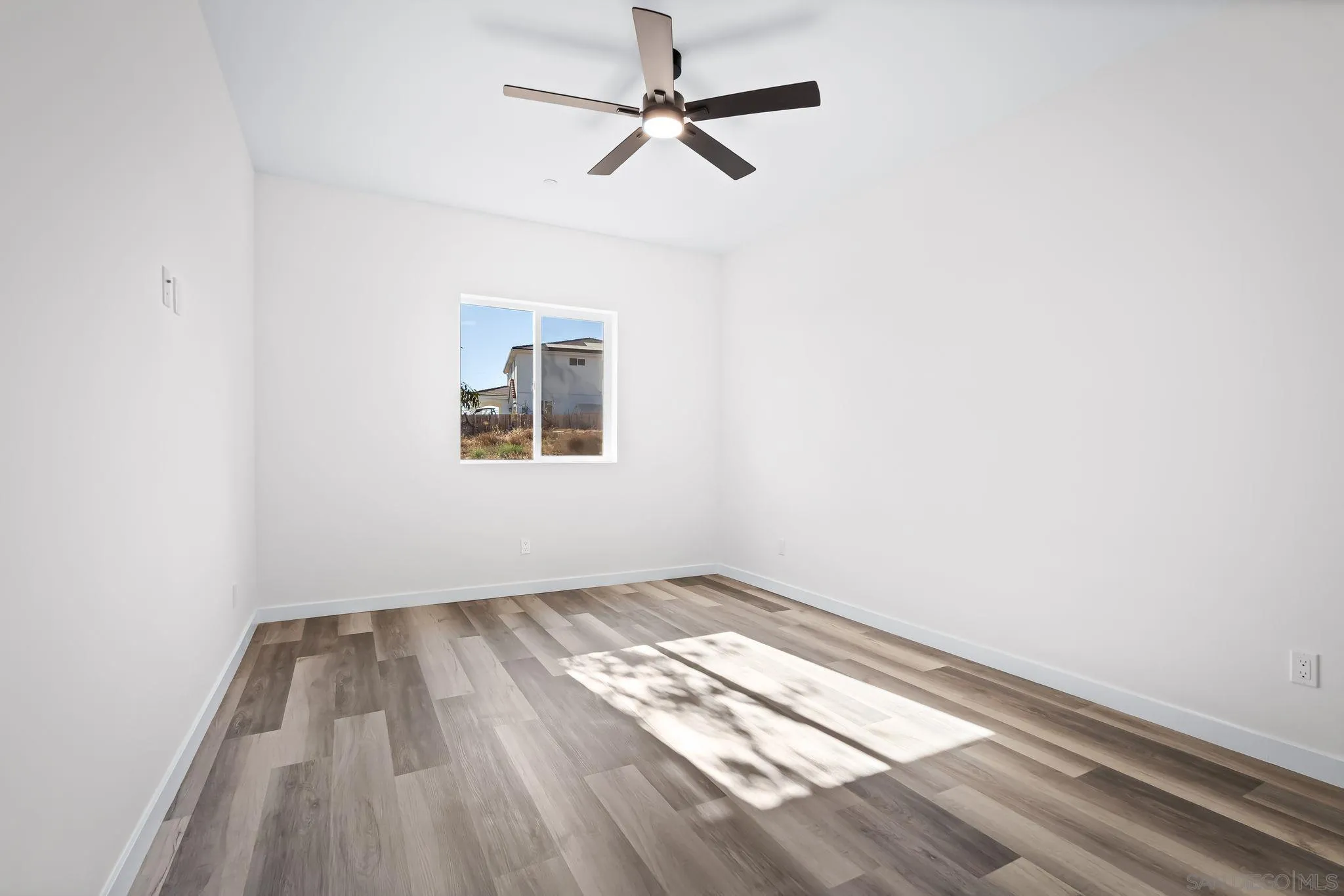 https://cdn.realtyfeed.com/cdn/127/250036761/fc5a4f0ca0c1d0a37c436077370ca353.webp