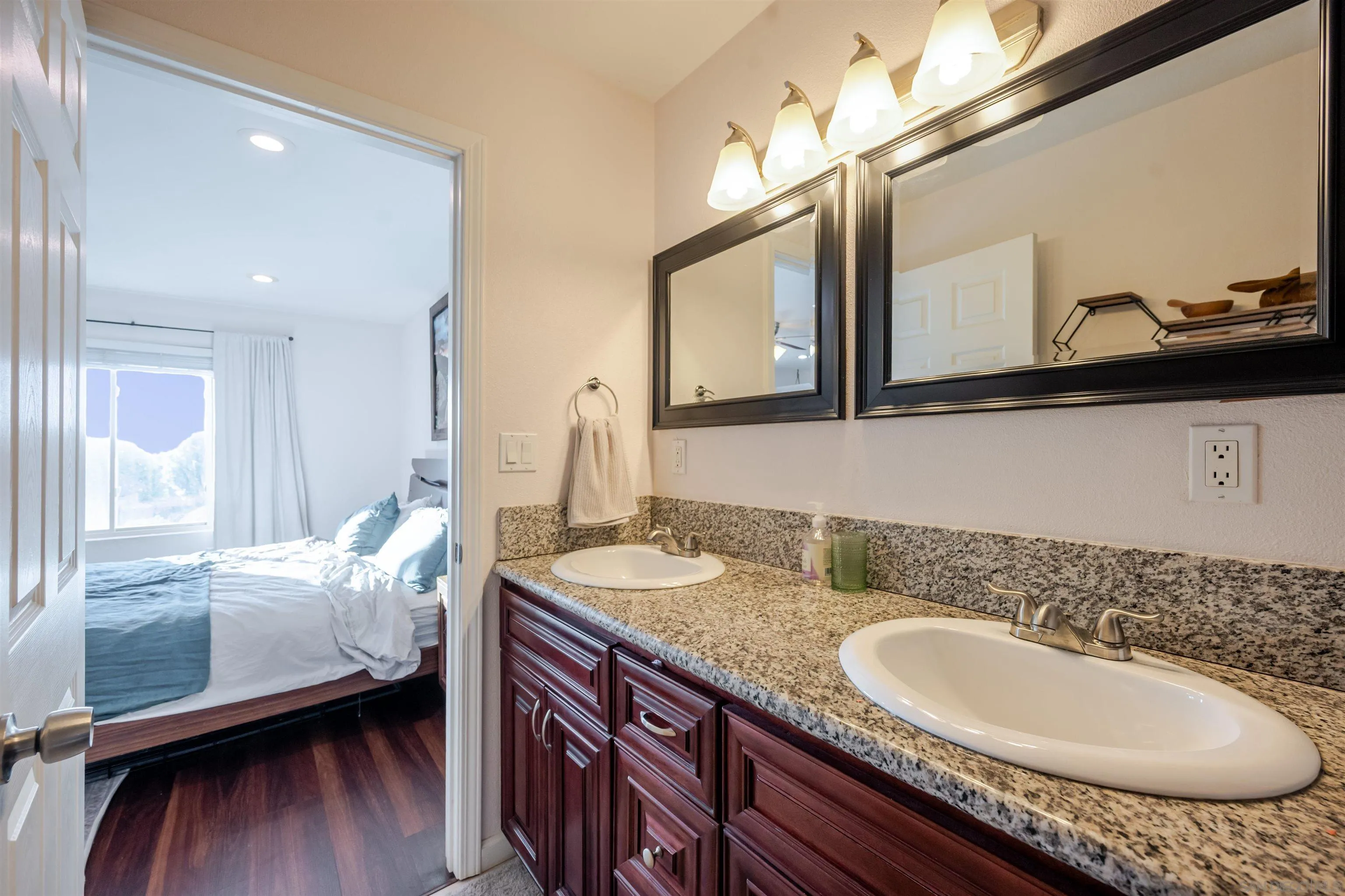 https://cdn.realtyfeed.com/cdn/127/250036773/2b4e926570ff71b9da03cf46bedf1437.webp