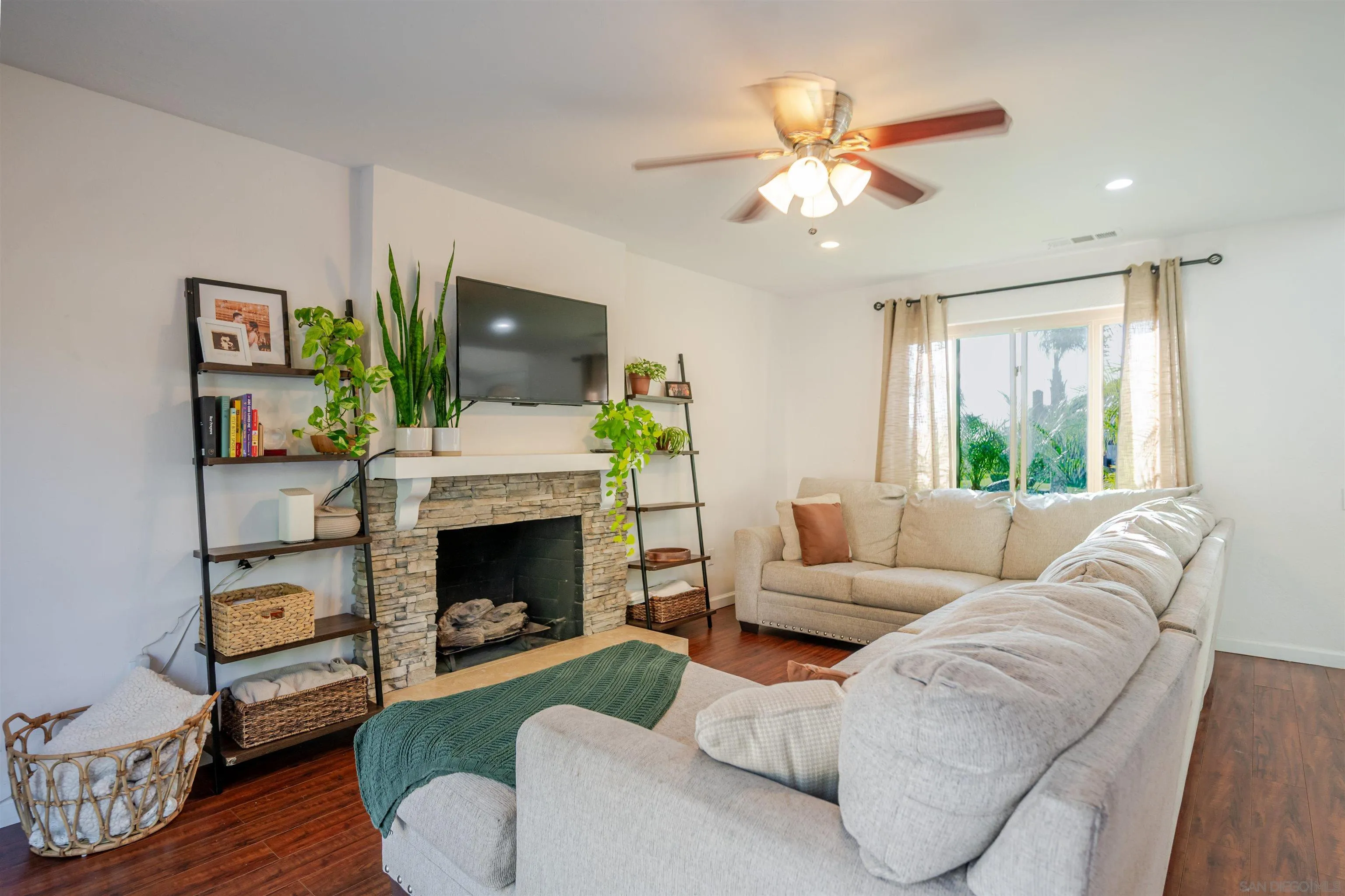 https://cdn.realtyfeed.com/cdn/127/250036773/3f13fa218d3615ab26bdb0adf4fcea35.webp