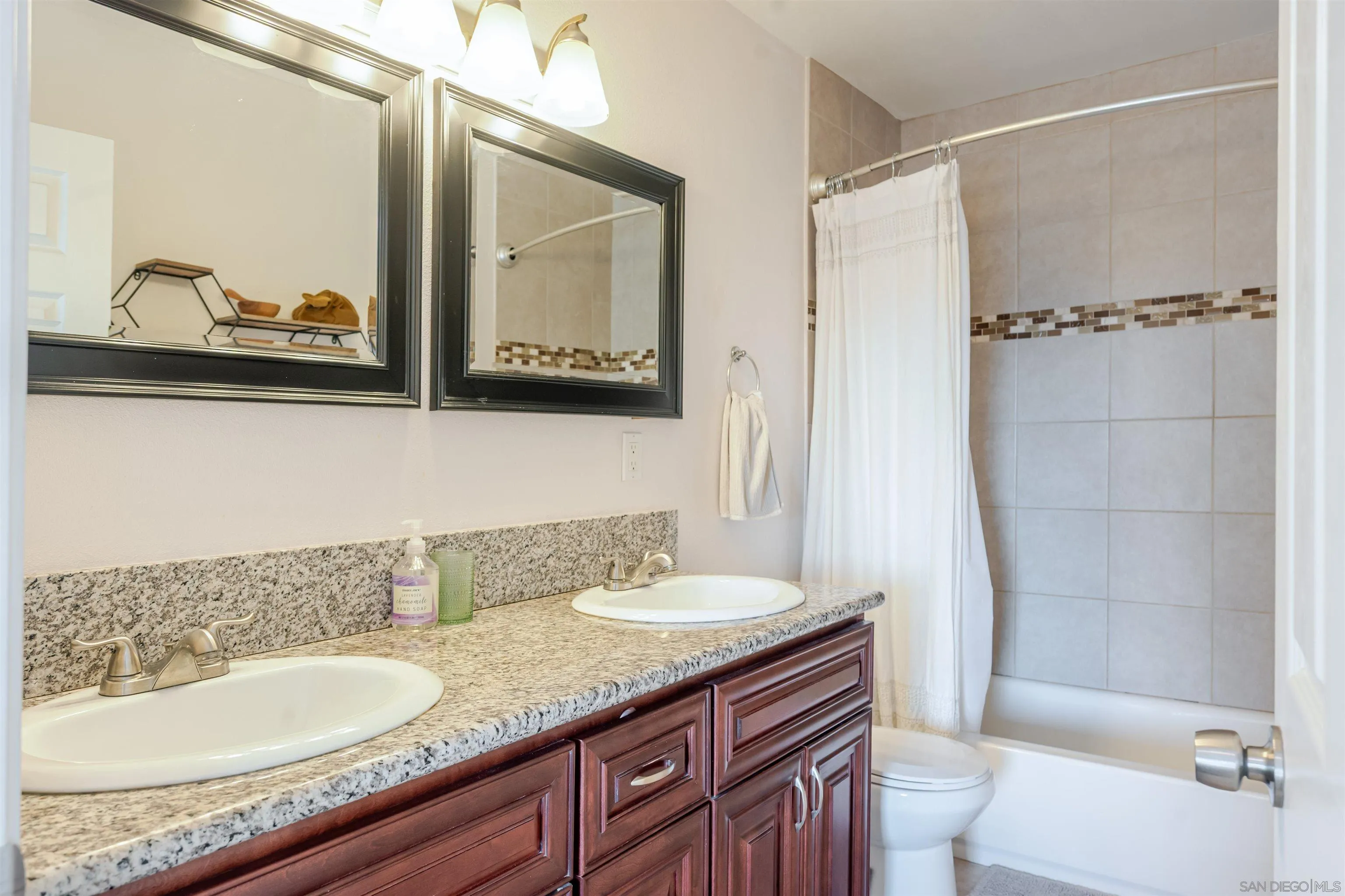 https://cdn.realtyfeed.com/cdn/127/250036773/4cf66ed3e715423505b8af14a7b4263f.webp