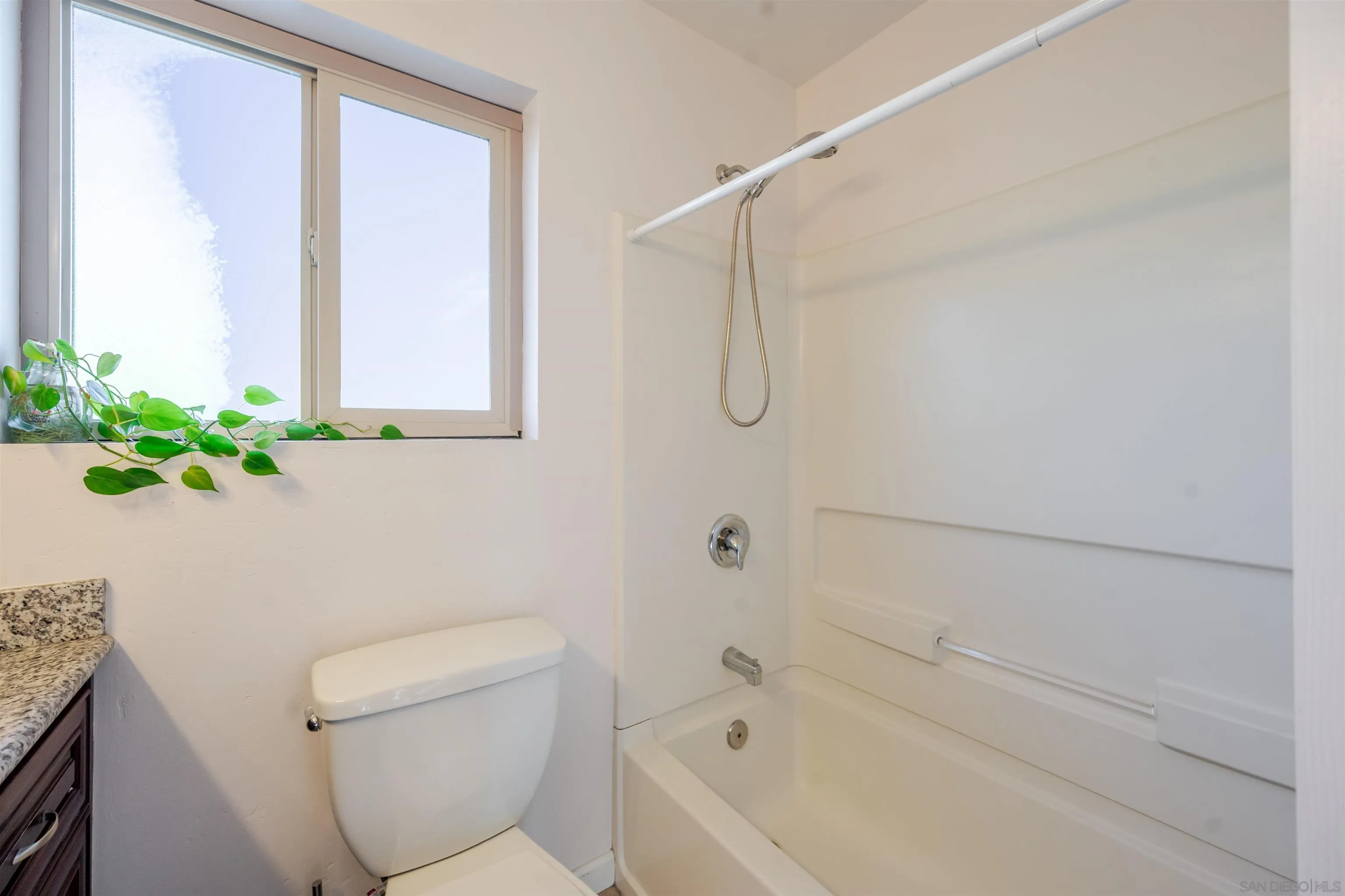 https://cdn.realtyfeed.com/cdn/127/250036773/56984da047457b1cfec48b67bb81d60d.webp
