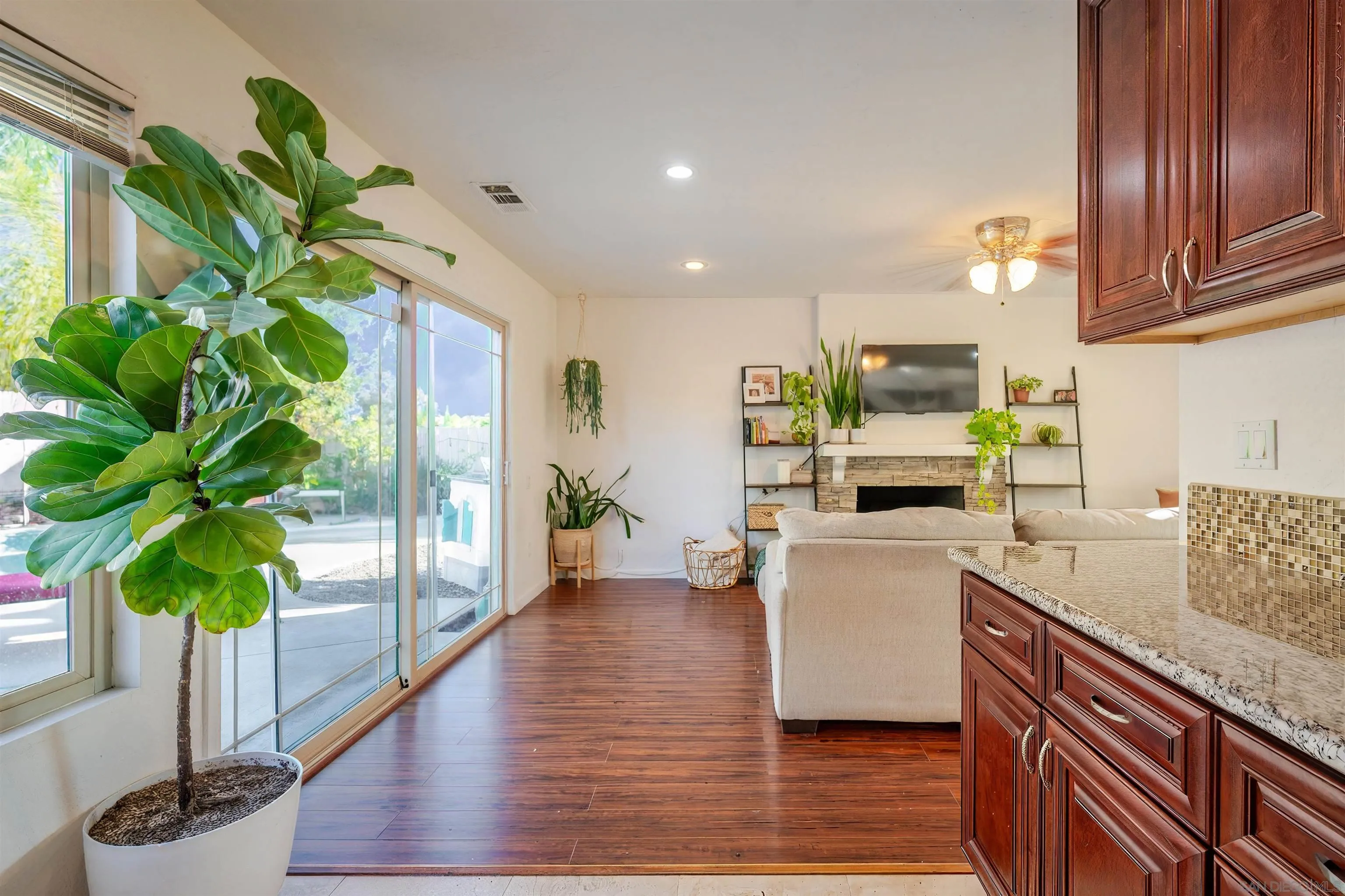 https://cdn.realtyfeed.com/cdn/127/250036773/69e231d29222c03e85da793f78de981d.webp