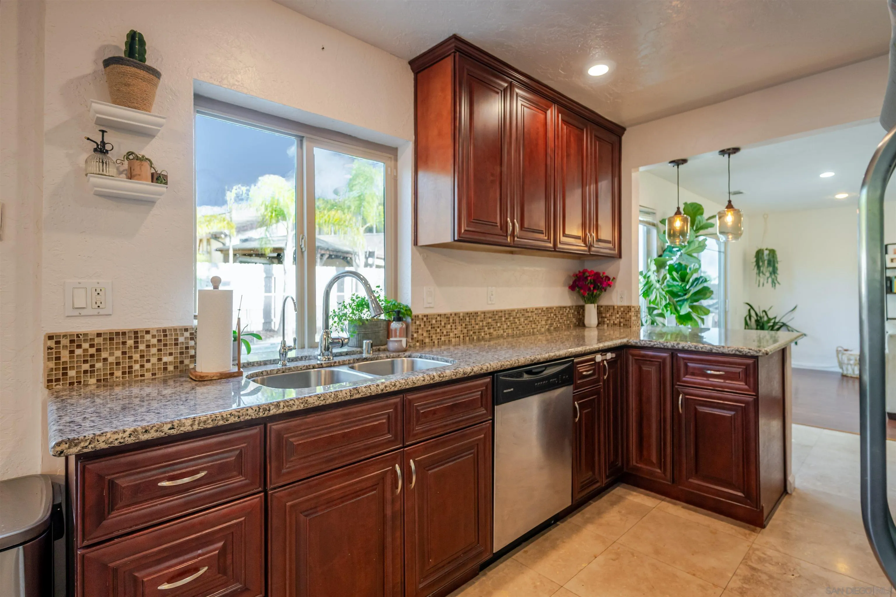 https://cdn.realtyfeed.com/cdn/127/250036773/b2e343374675f5c71768cbc10cf9809a.webp