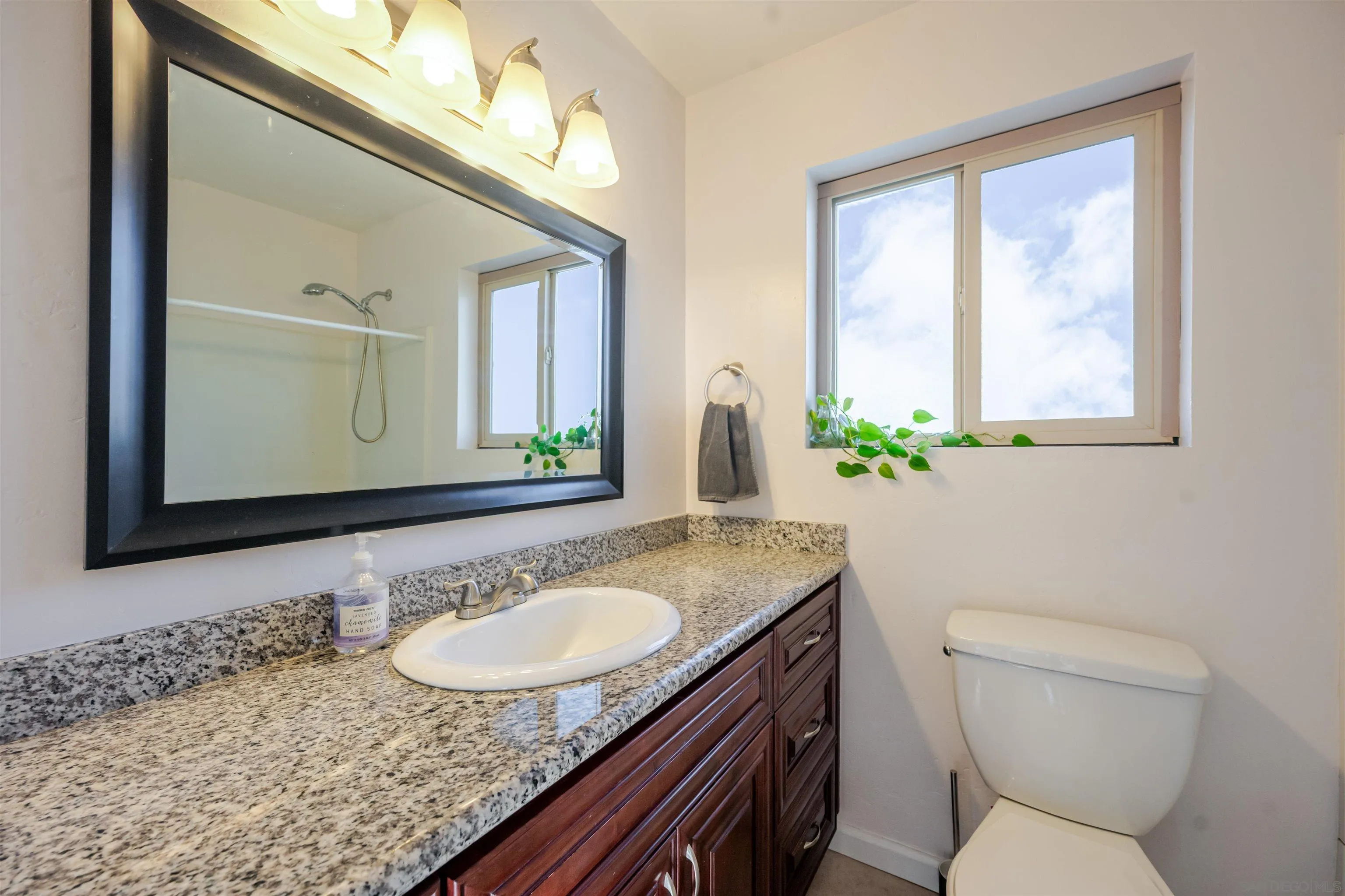 https://cdn.realtyfeed.com/cdn/127/250036773/da2d5f4a09be46df3a32798d5d77b022.webp