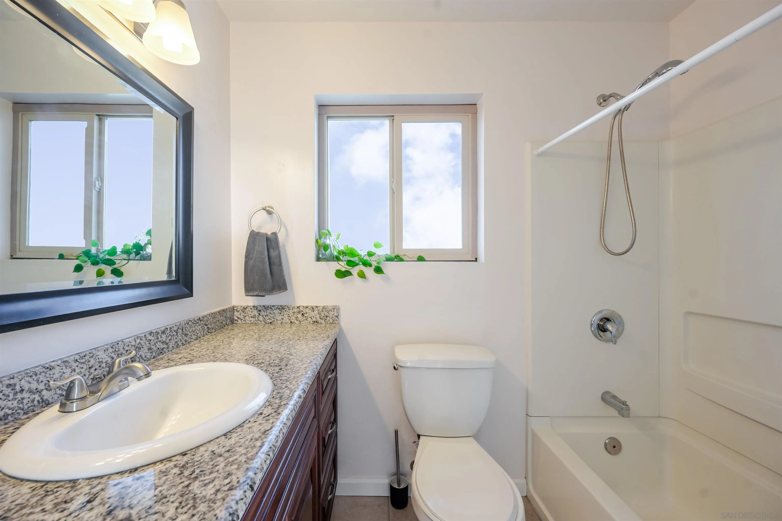 https://cdn.realtyfeed.com/cdn/127/250036773/f31852dad1737273897a98a7fb78b442.webp