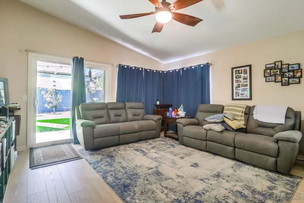 https://cdn.realtyfeed.com/cdn/127/250036774/af5bb4c959b7a5988bf75d87ab327753.webp