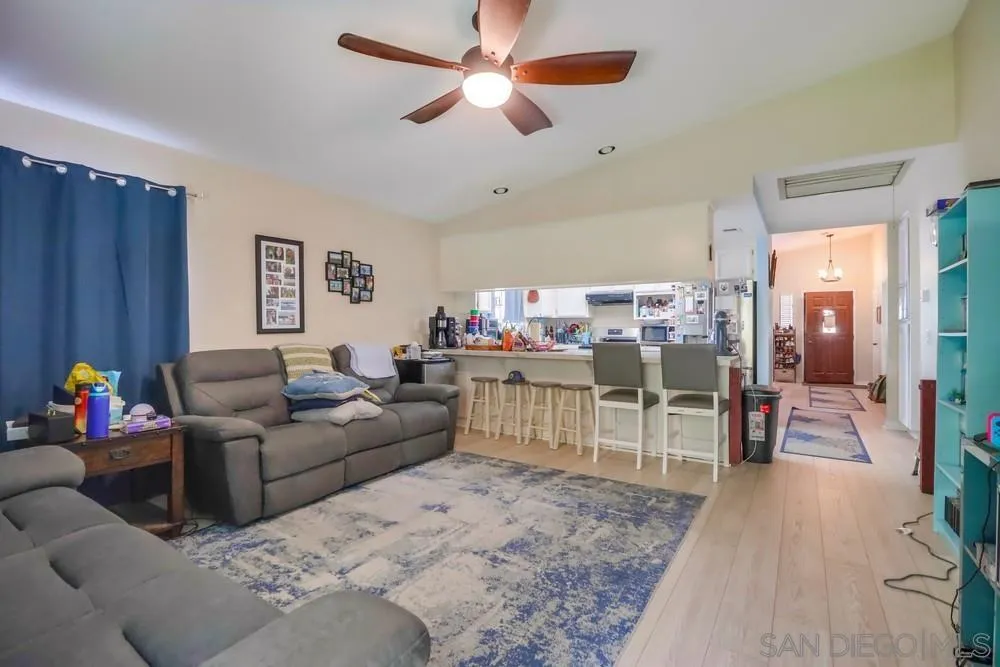 https://cdn.realtyfeed.com/cdn/127/250036774/dee6e0f9dce11f10313c6bb3367d0f29.webp
