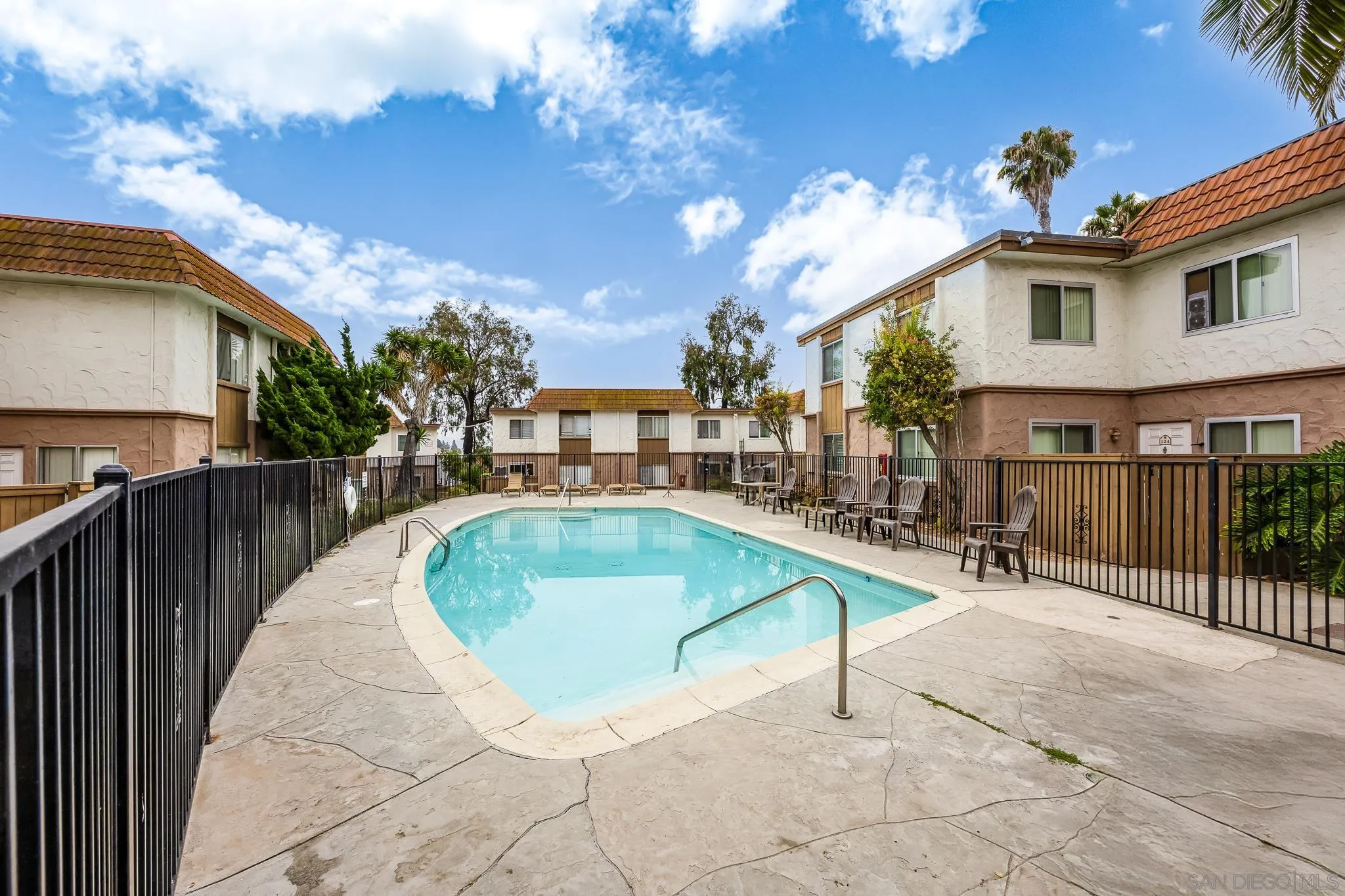 https://cdn.realtyfeed.com/cdn/127/250036776/977b7d89442dcafd471041ed7bfb766e.webp