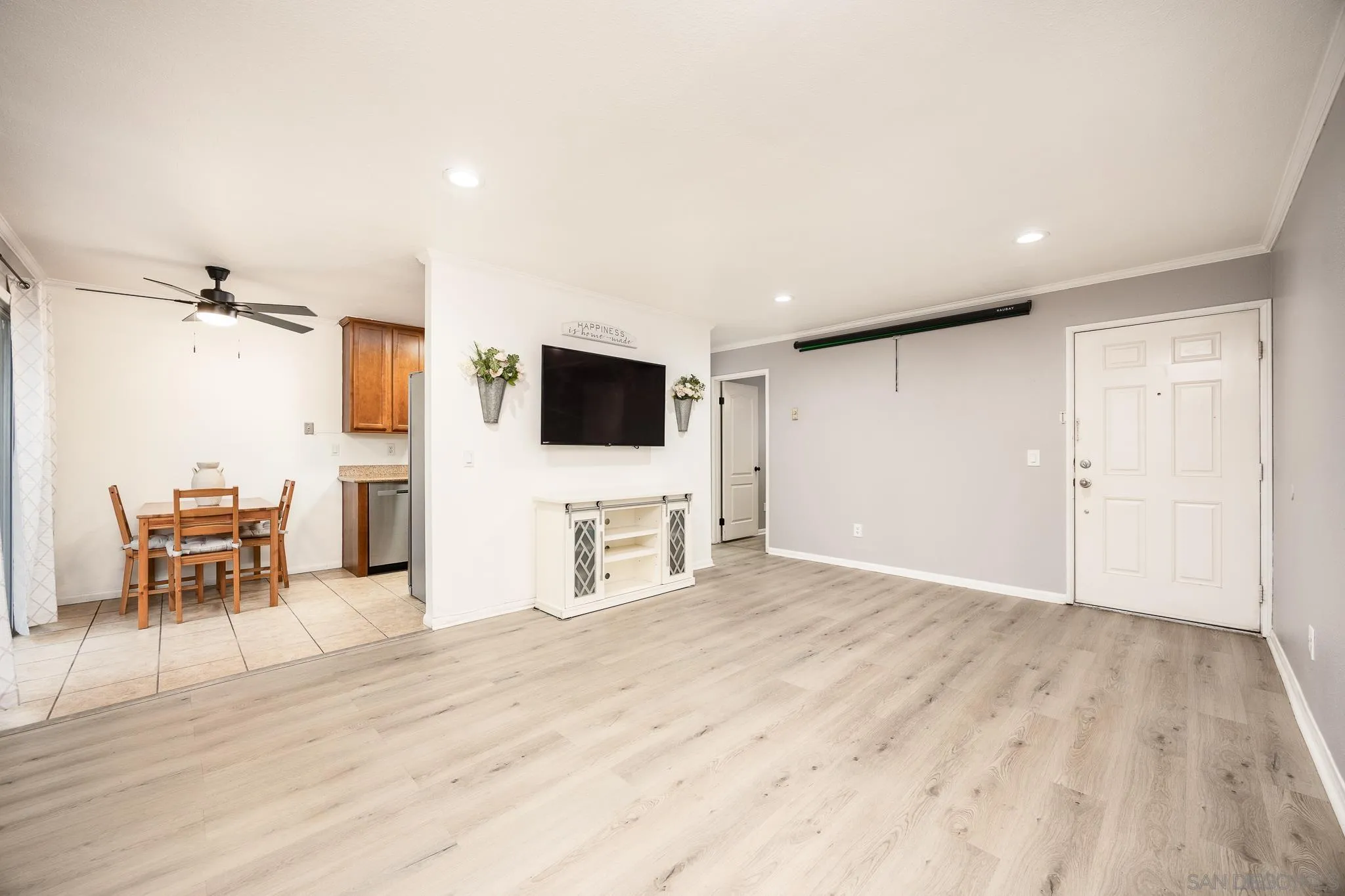 https://cdn.realtyfeed.com/cdn/127/250036776/d5c8577b1be17c2ee93cf3d04f9944bc.webp