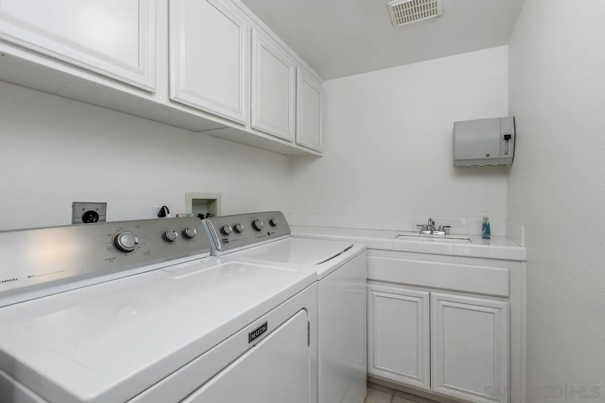https://cdn.realtyfeed.com/cdn/127/250036777/0a4f56e50a6b4acc5fbae811f6f9595c.webp