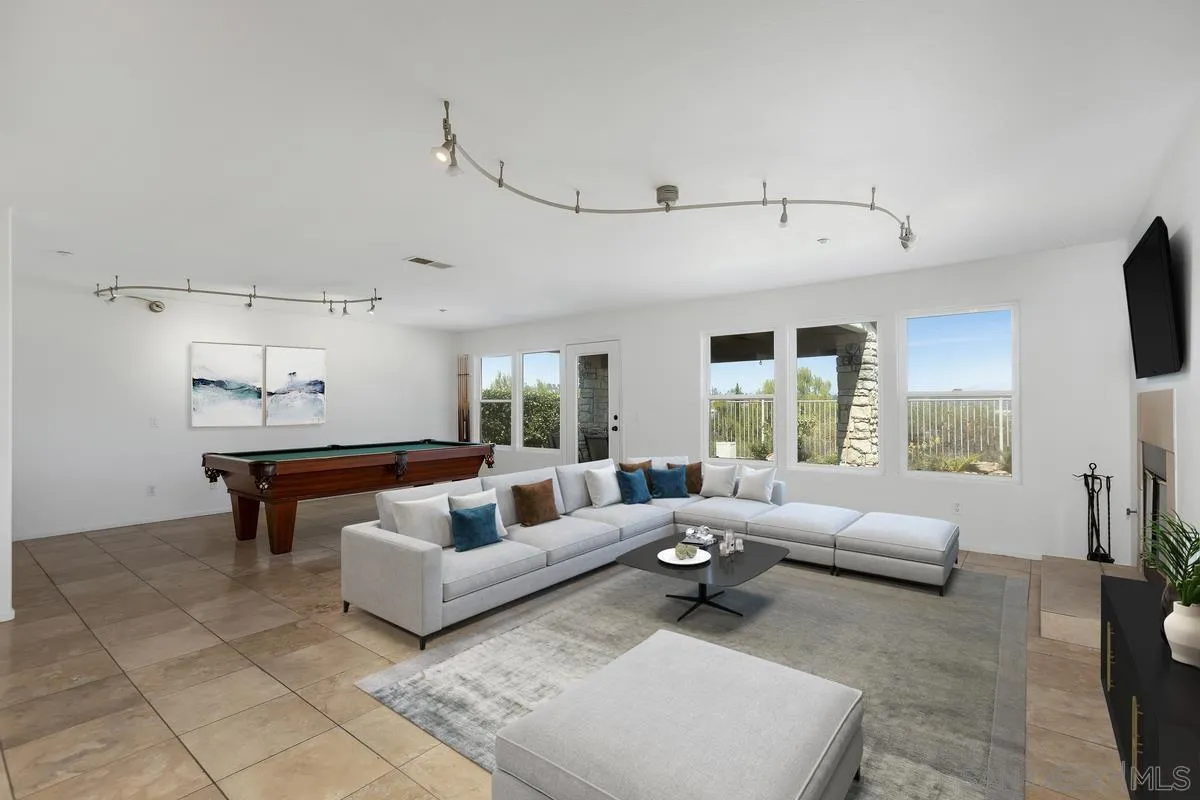 https://cdn.realtyfeed.com/cdn/127/250036777/57cf5bd60c4d04e4e0414fd732d0bf91.webp