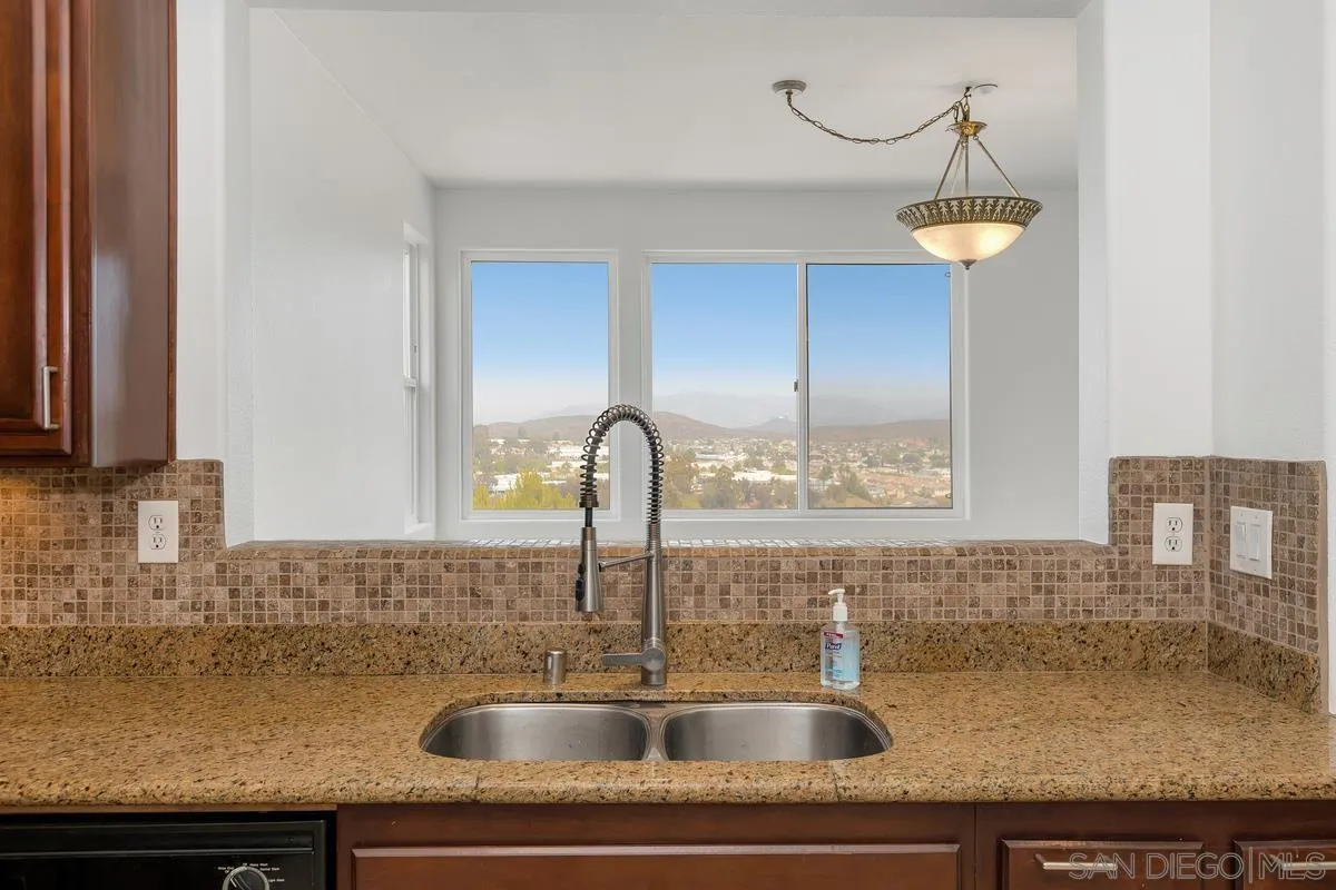 https://cdn.realtyfeed.com/cdn/127/250036777/d8de77e0dc96ac8f2192336944b06bb9.webp