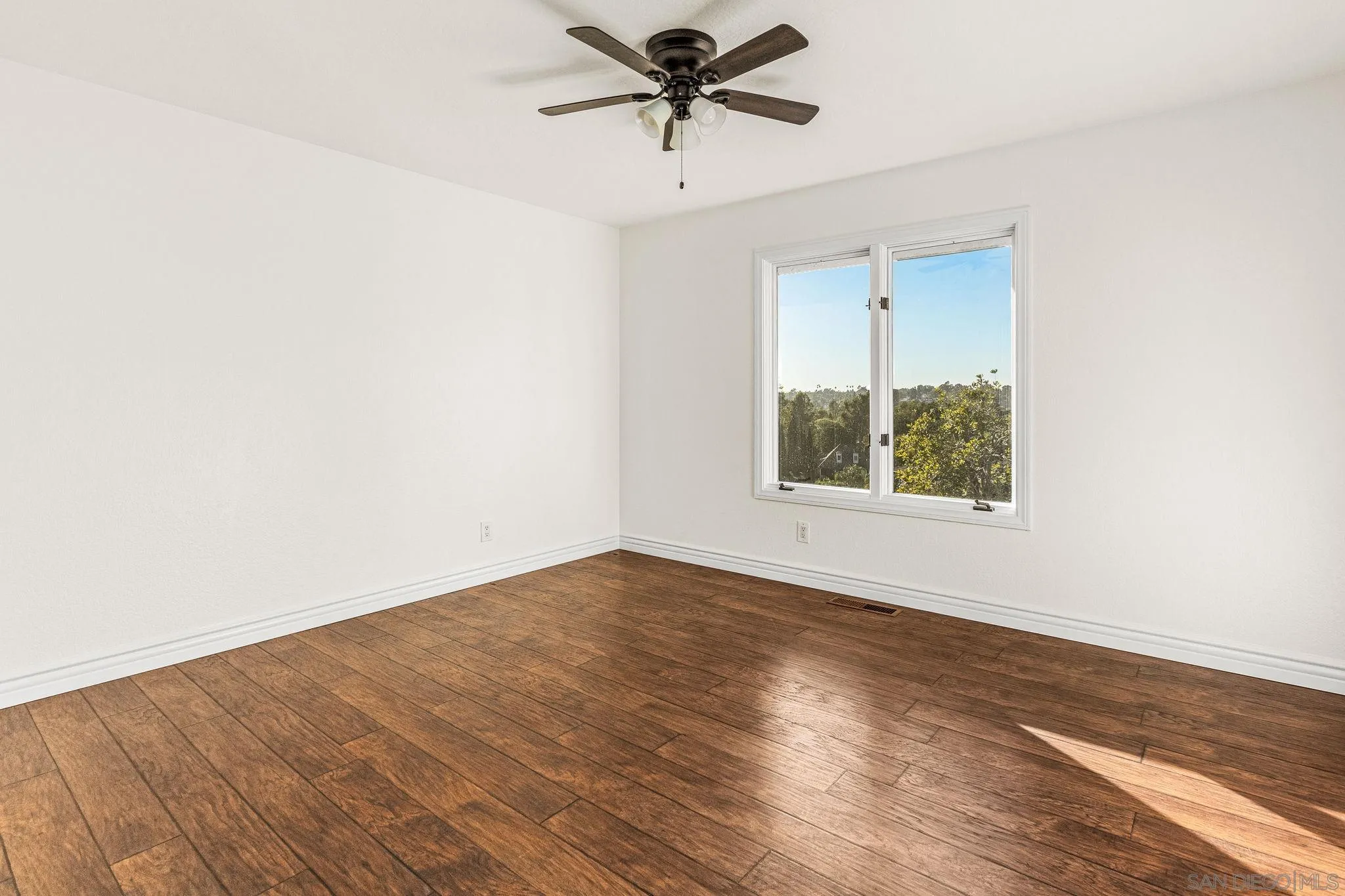 https://cdn.realtyfeed.com/cdn/127/250036779/0037a94ded2a21de5002b4964493aadc.webp